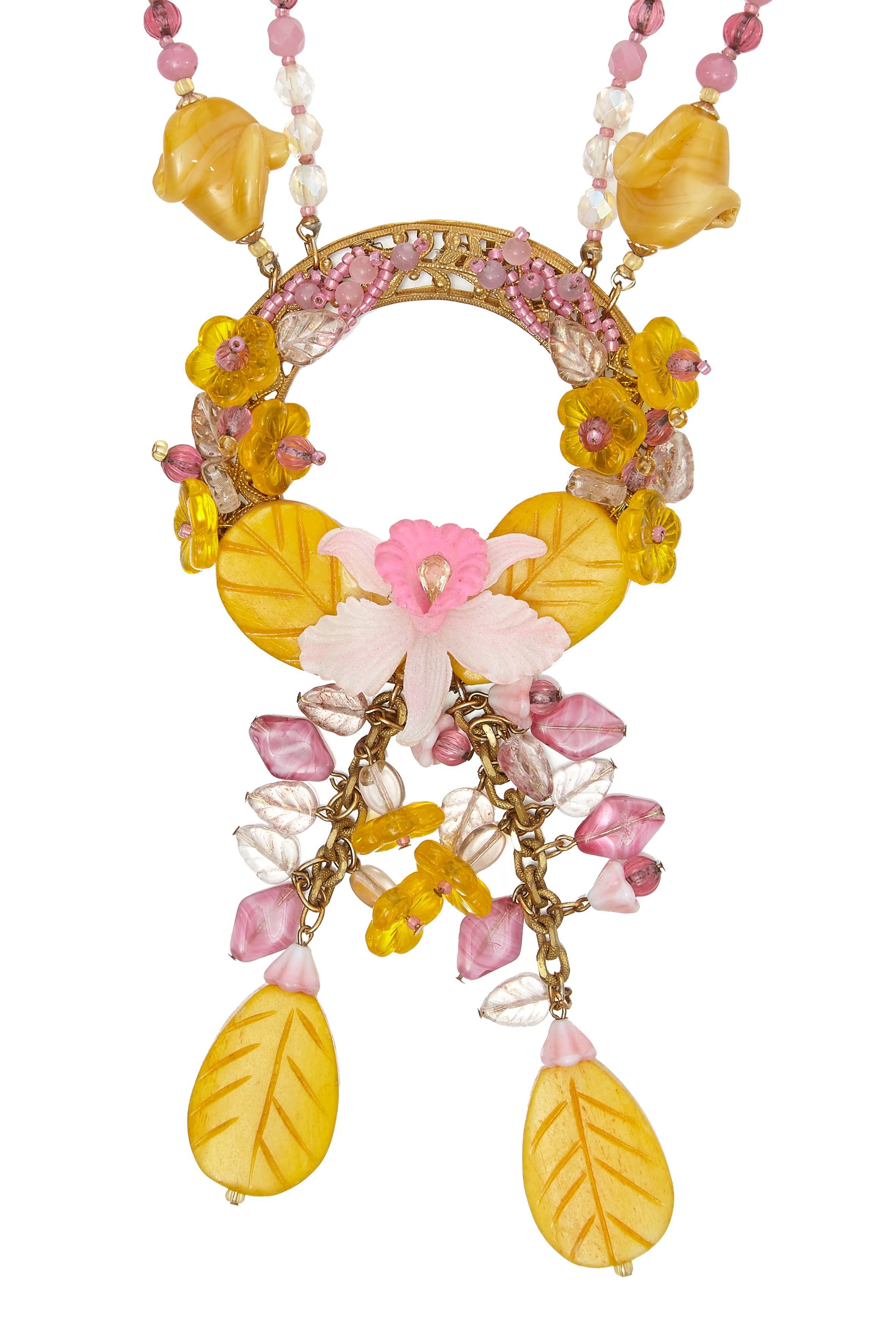 1960s Miriam Haskell Yellow and Pink Glass Orchid Necklace In Excellent Condition For Sale In London, GB