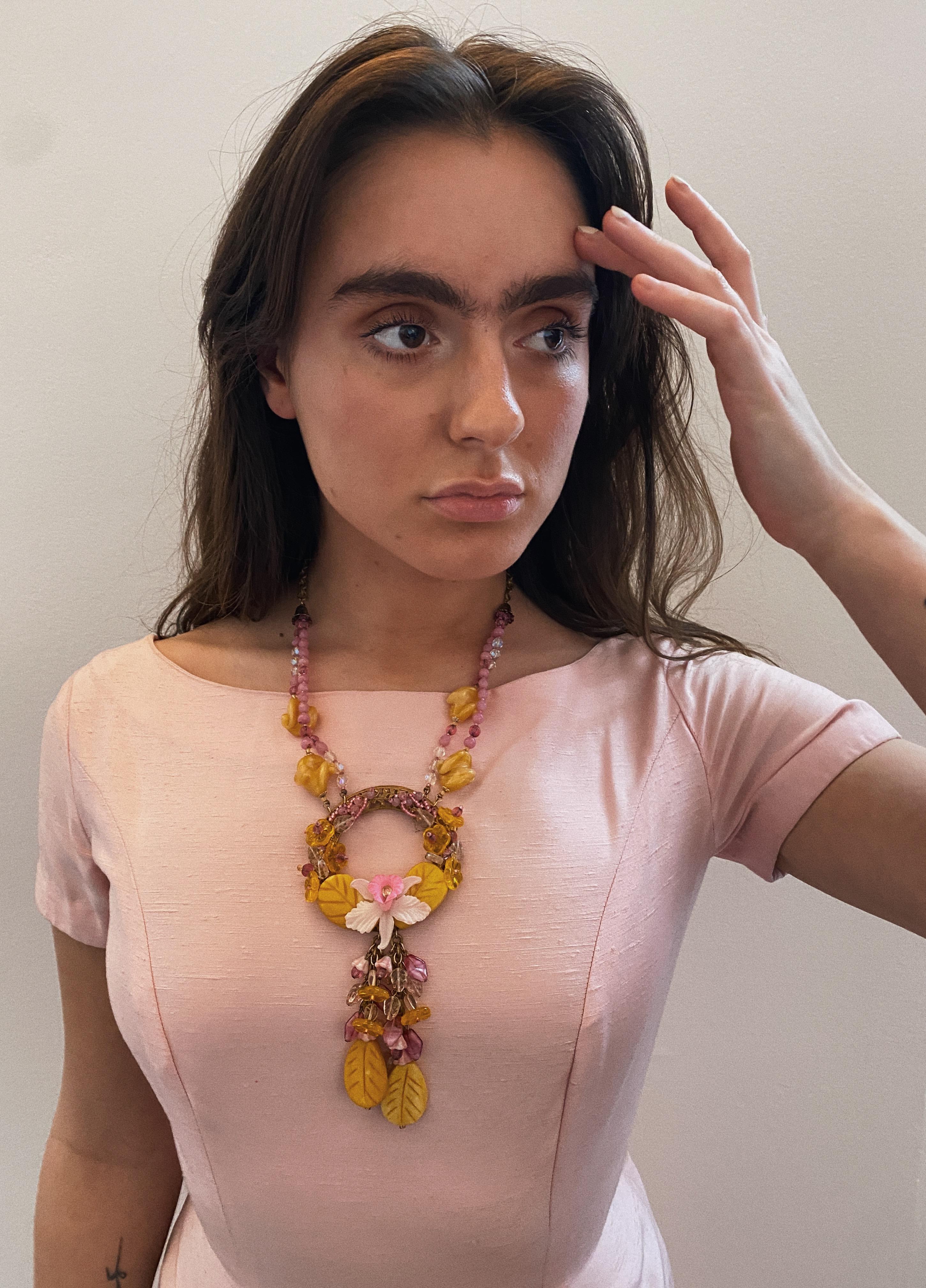Miriam Haskell Orchideen-Halskette aus gelbem und rosa Glas, 1960er Jahre im Angebot 2