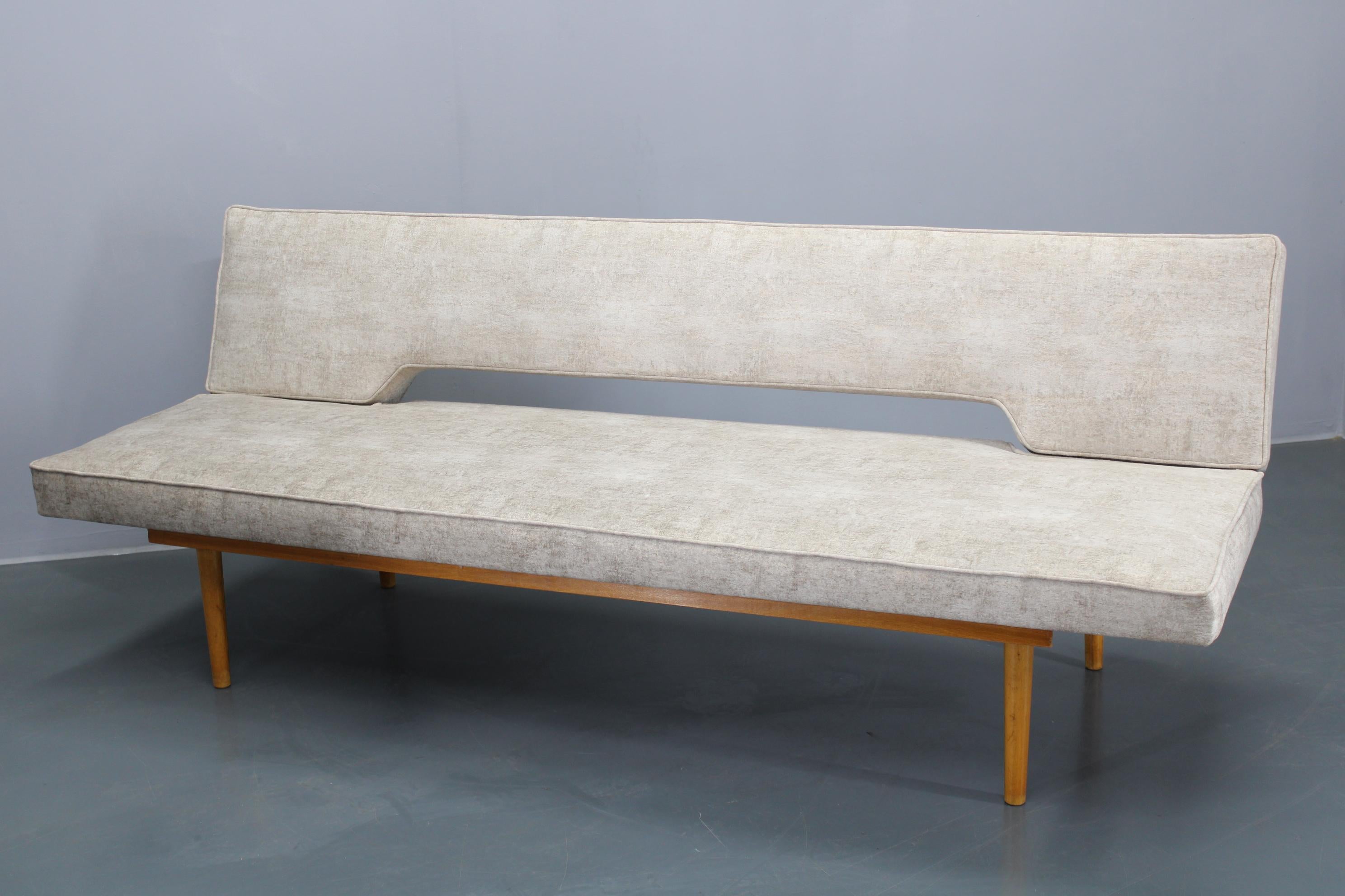 Divano letto convertibile restaurato Miroslav Navratil del 1960, Cecoslovacchia in vendita 4