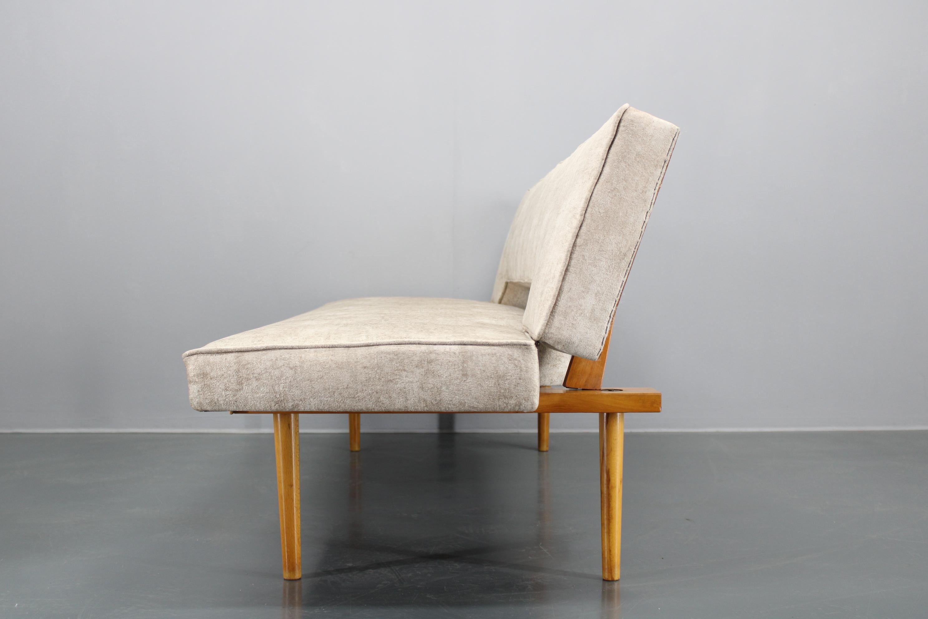 Divano letto convertibile restaurato Miroslav Navratil del 1960, Cecoslovacchia in vendita 5