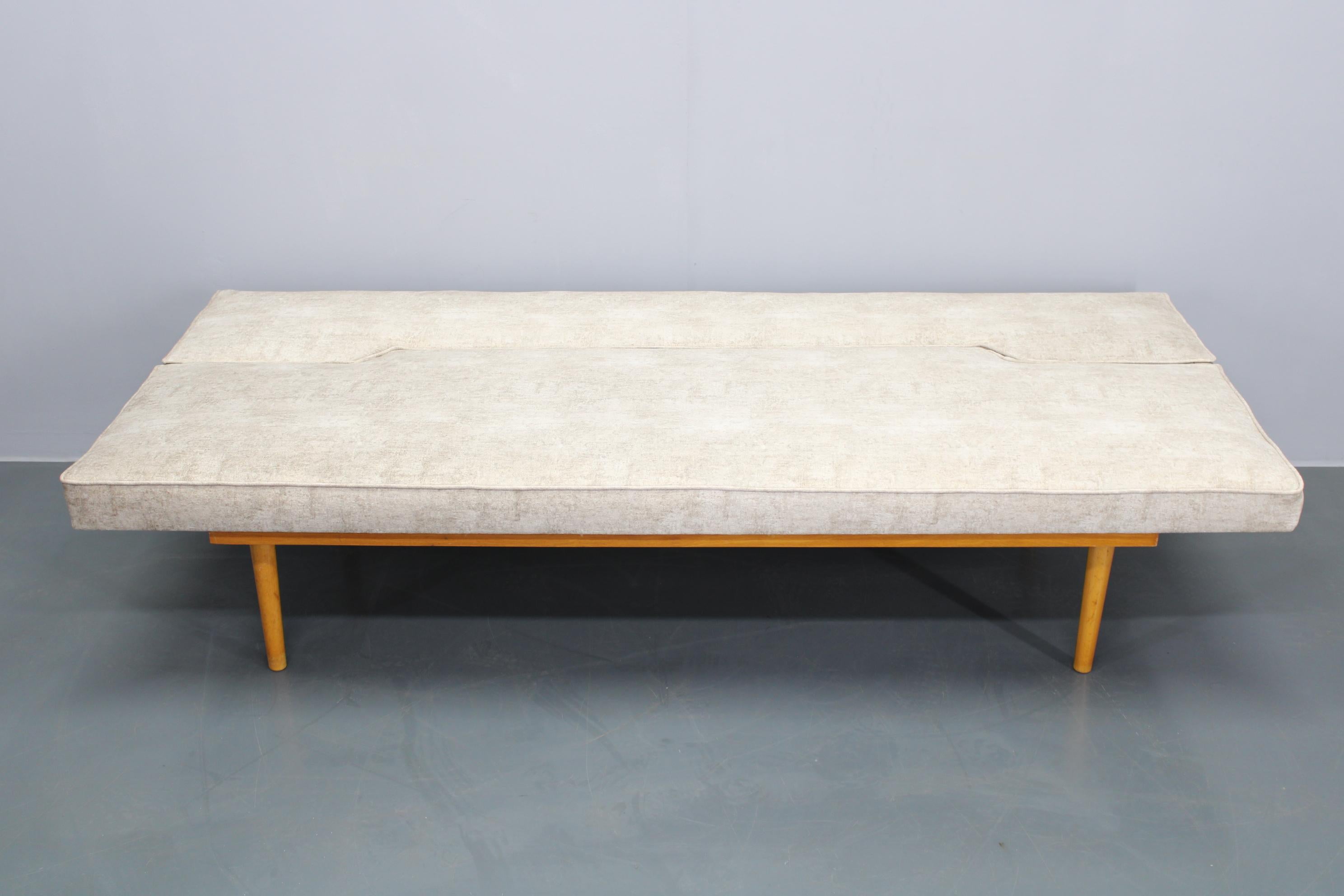 Divano letto convertibile restaurato Miroslav Navratil del 1960, Cecoslovacchia in vendita 9