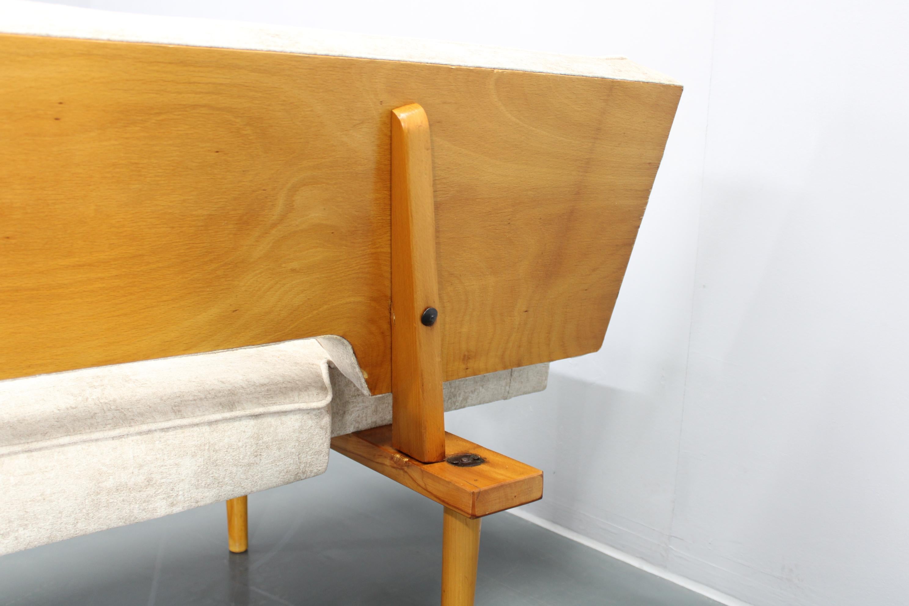 Divano letto convertibile restaurato Miroslav Navratil del 1960, Cecoslovacchia in vendita 2