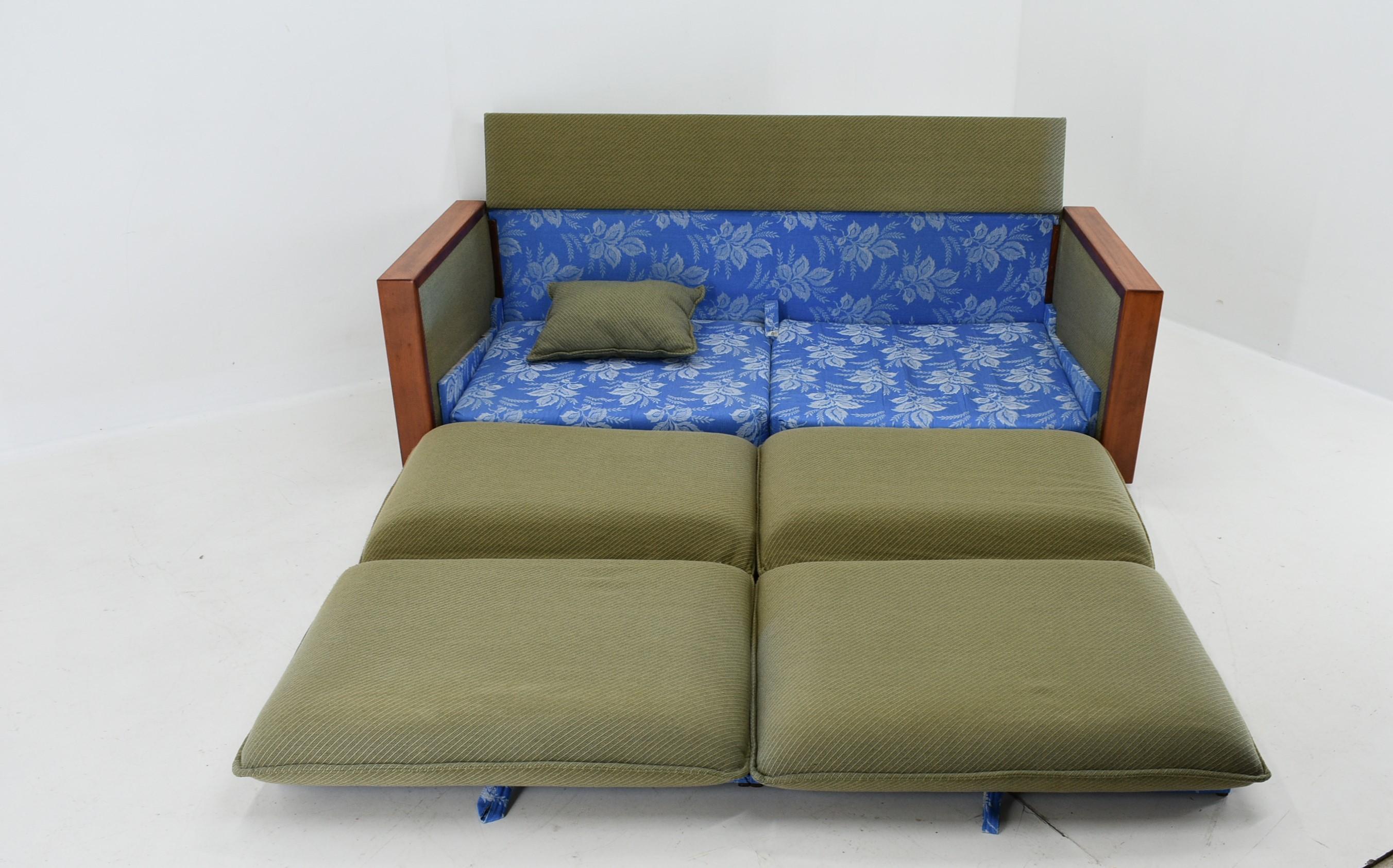 1960s, Miroslav Navratil Convertible Sofa, Czechoslovakia For Sale 4