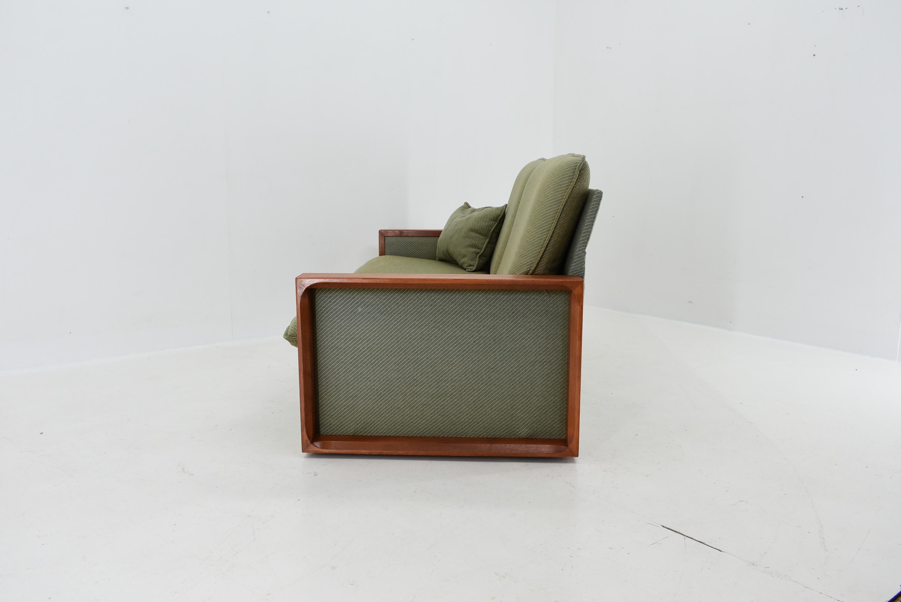 1960s, Miroslav Navratil Convertible Sofa, Czechoslovakia For Sale 8
