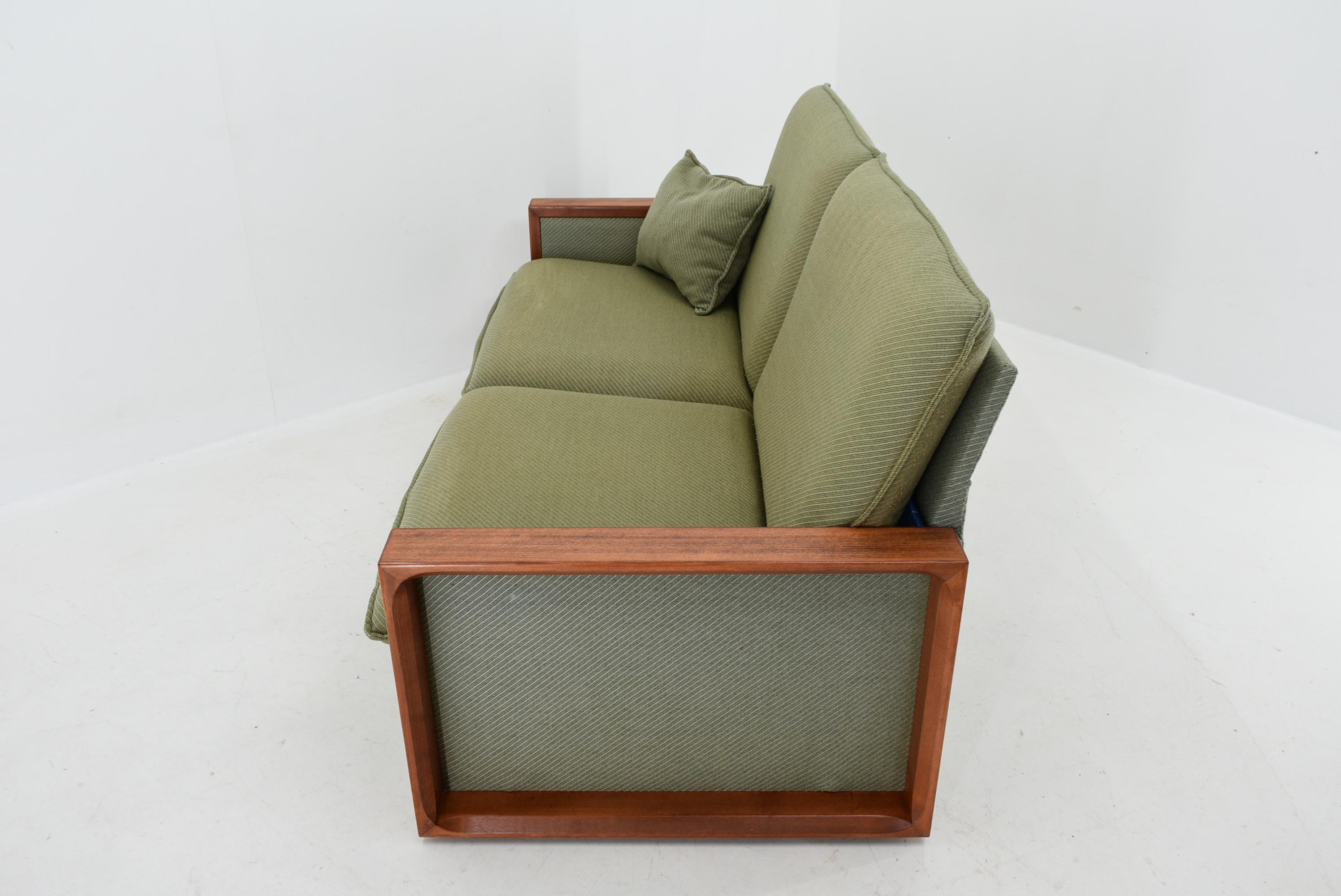 1960s, Miroslav Navratil Convertible Sofa, Czechoslovakia For Sale 9