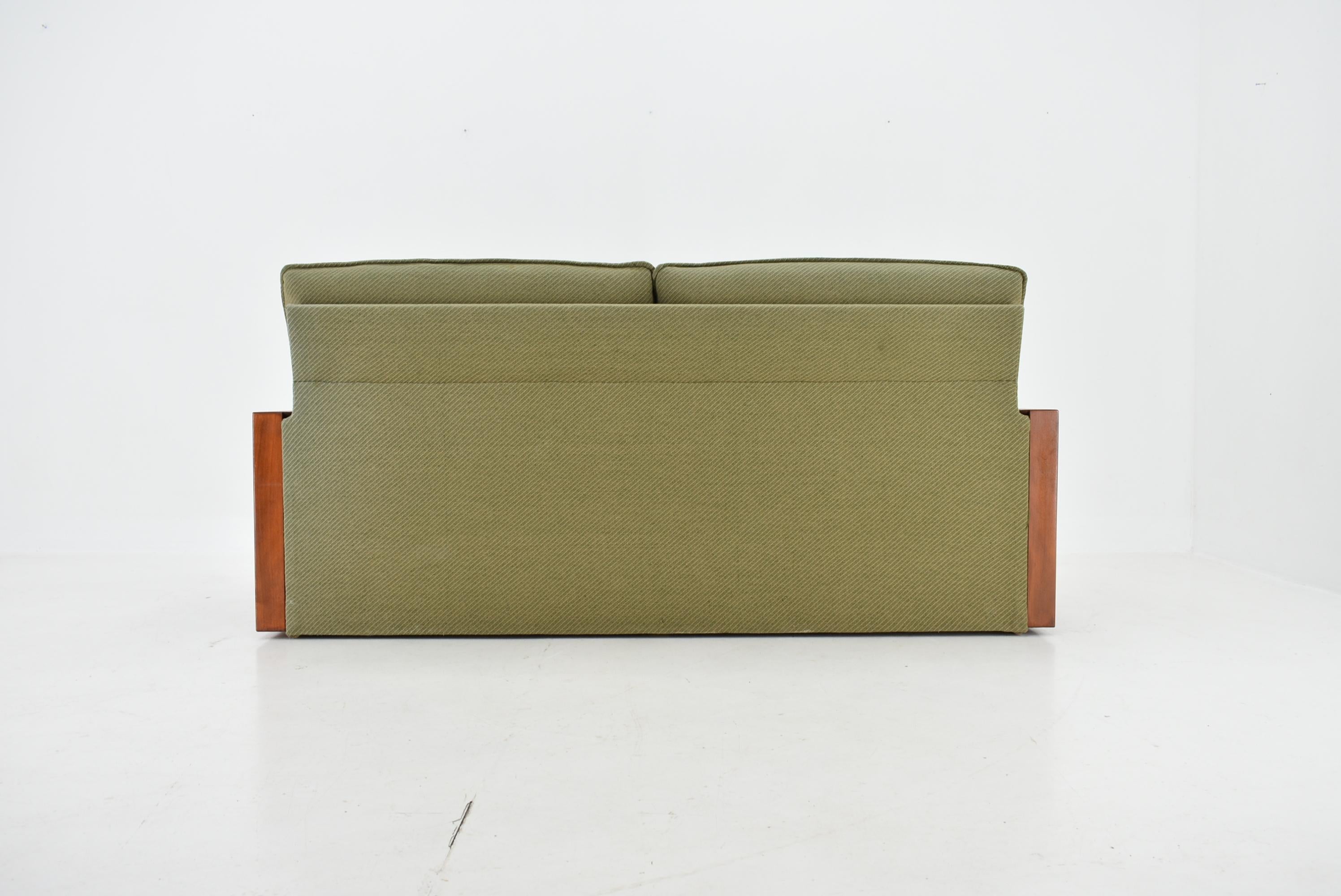 1960s, Miroslav Navratil Convertible Sofa, Czechoslovakia For Sale 11
