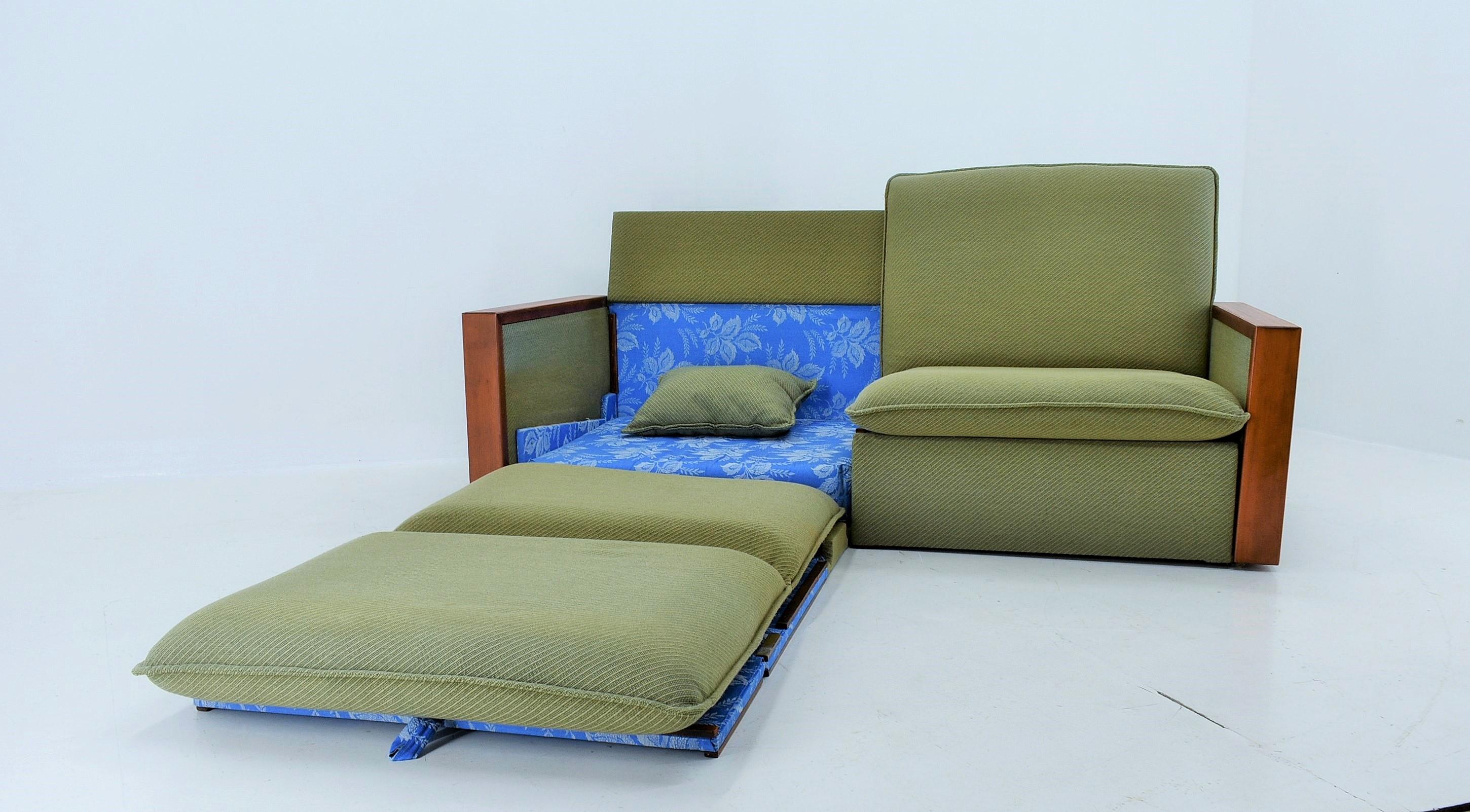 1960s, Miroslav Navratil Convertible Sofa, Czechoslovakia For Sale 2