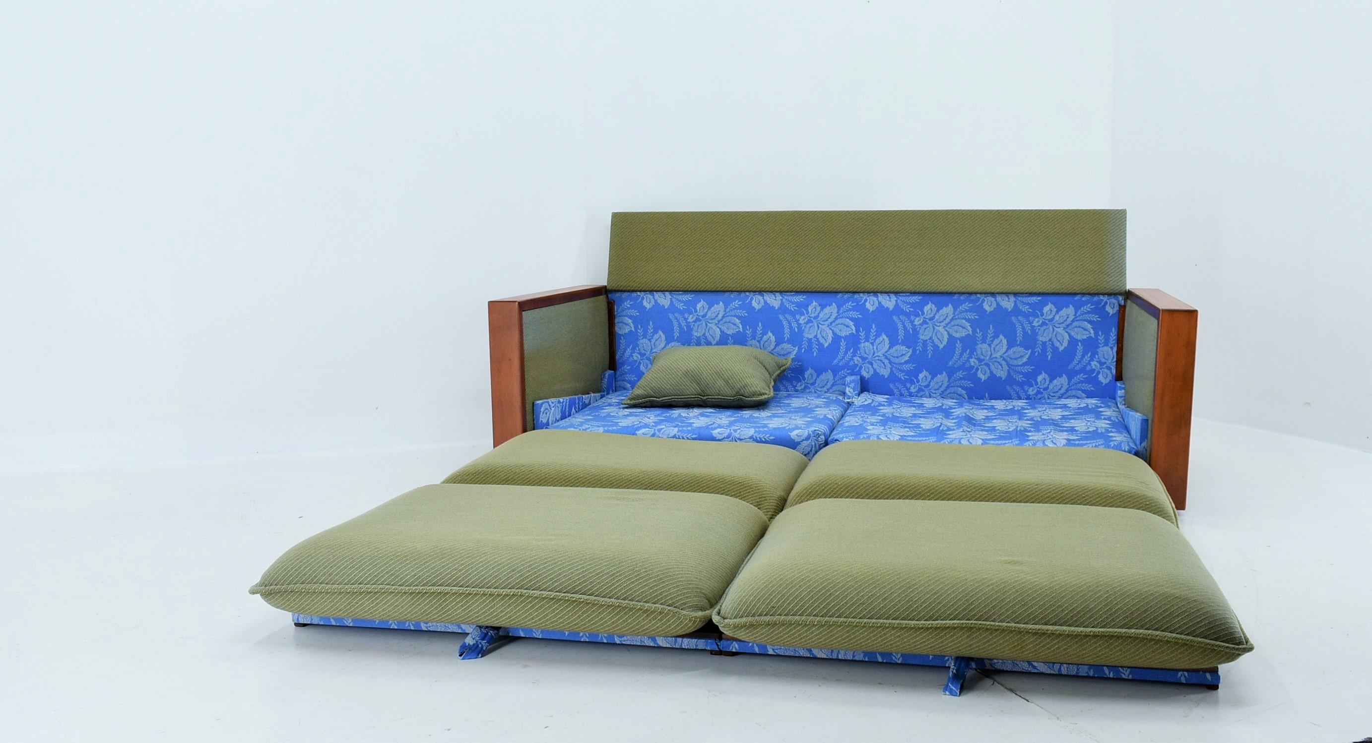 1960s, Miroslav Navratil Convertible Sofa, Czechoslovakia For Sale 3