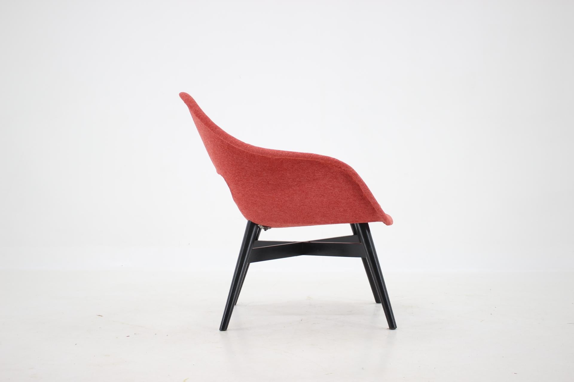 1960s Miroslav Navratil Fiberglass Shell Lounge Chair, Czechoslovakia In Good Condition For Sale In Praha, CZ