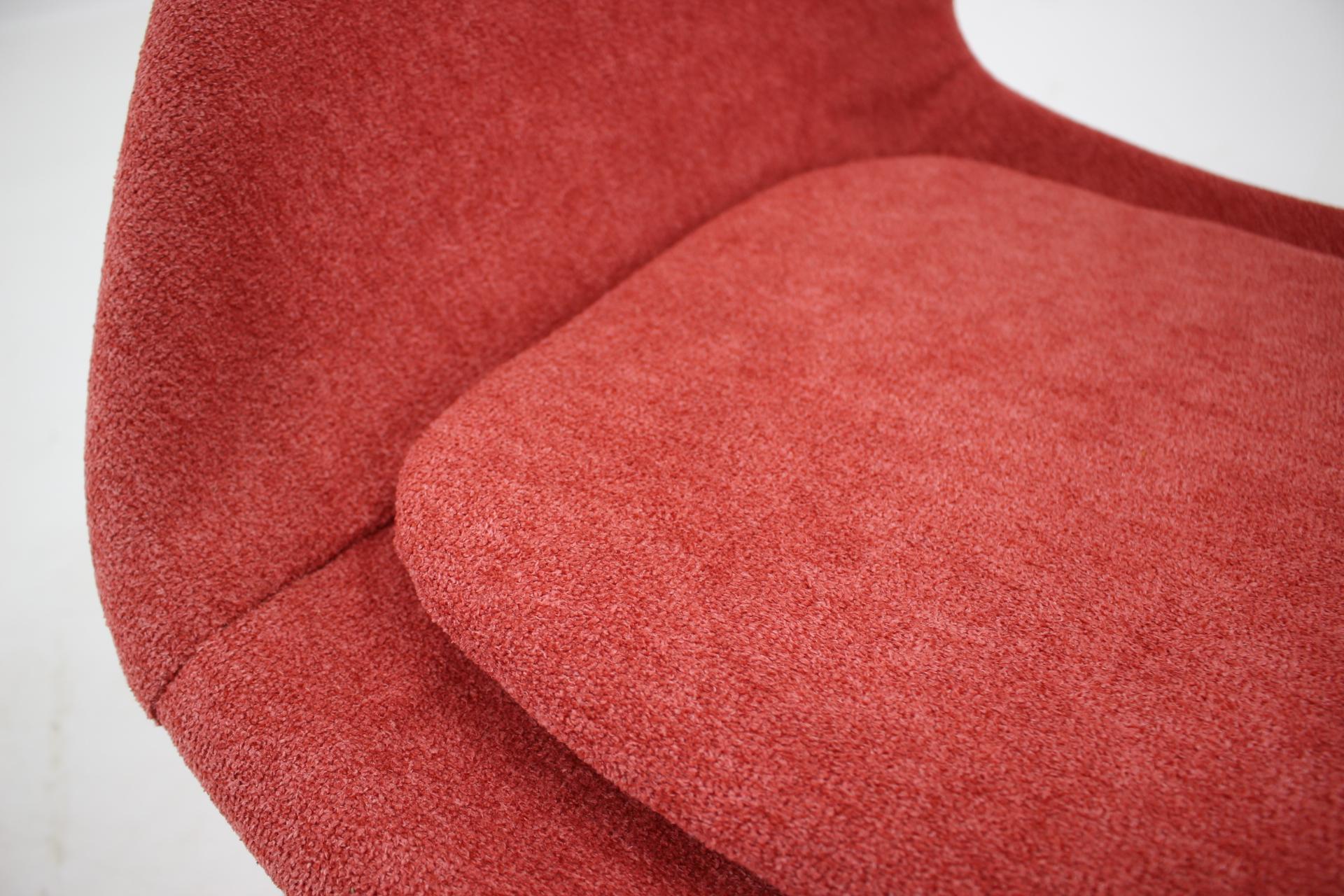 1960s Miroslav Navratil Fiberglass Shell Lounge Chair, Czechoslovakia For Sale 1