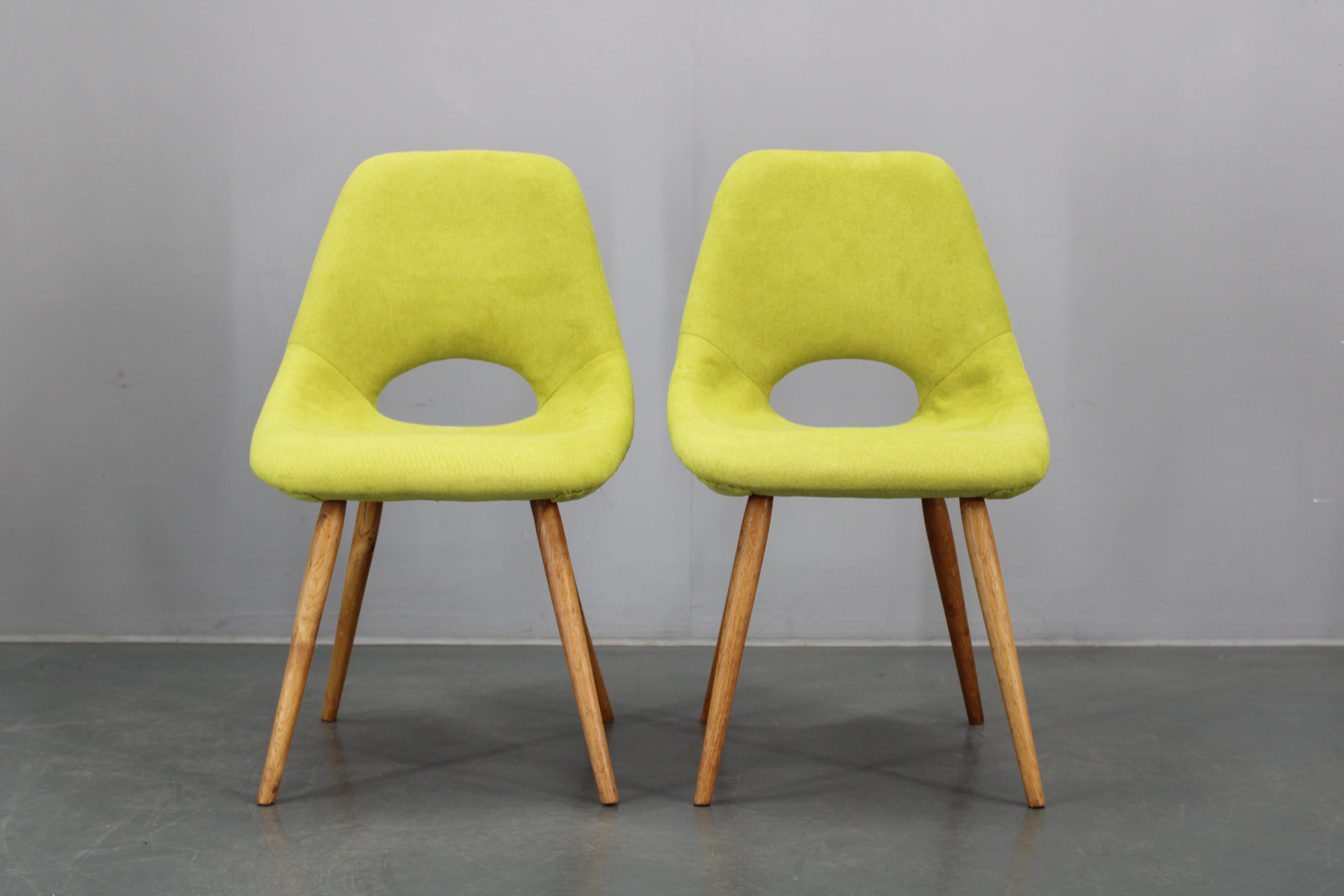 Mid-Century Modern Chaises d'appoint en fibre de verre à coquille, Miroslav Navratil, Tchécoslovaquie, années 1960 en vente