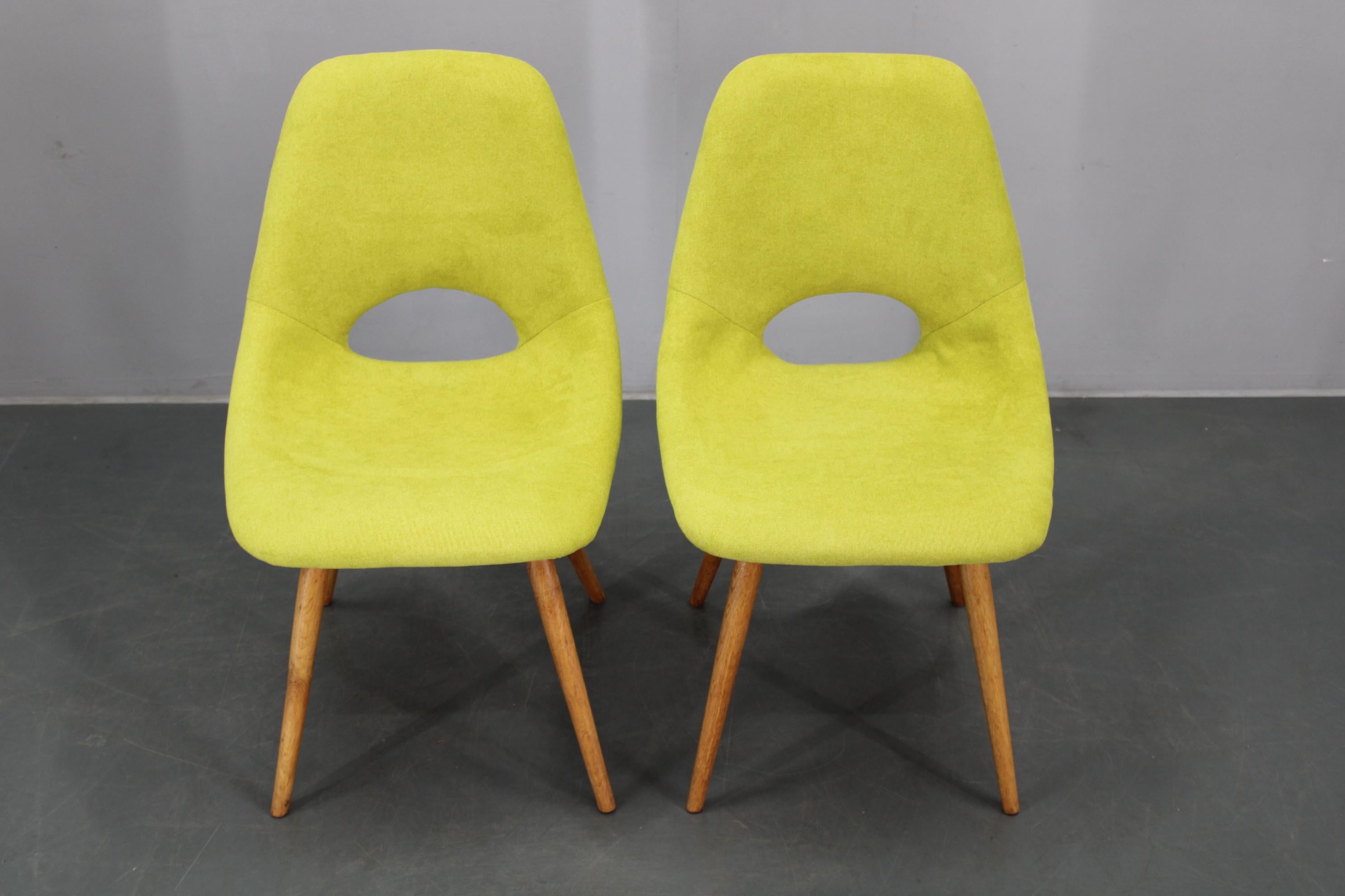 Tchèque Chaises d'appoint en fibre de verre à coquille, Miroslav Navratil, Tchécoslovaquie, années 1960 en vente