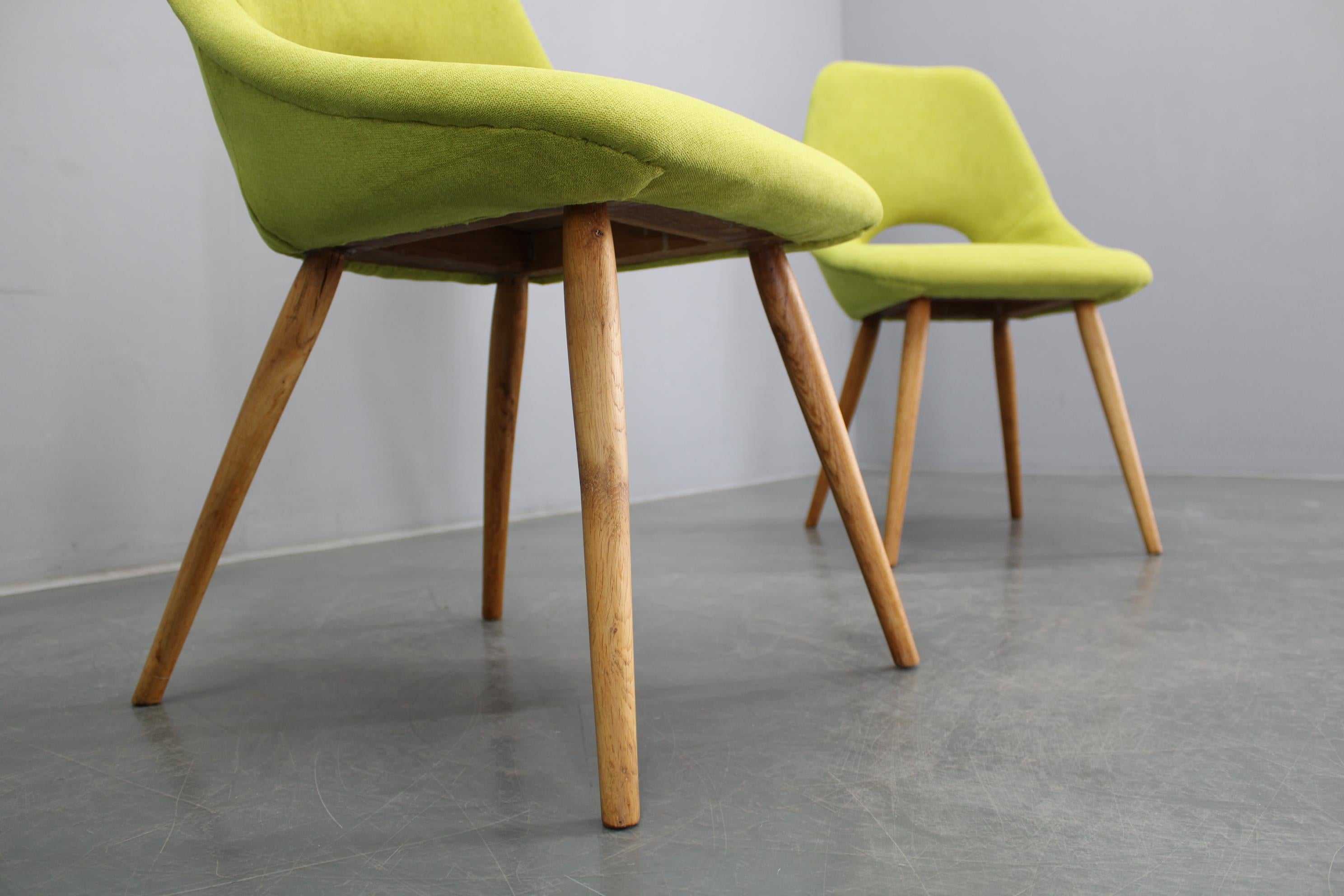 Fibre de verre Chaises d'appoint en fibre de verre à coquille, Miroslav Navratil, Tchécoslovaquie, années 1960 en vente