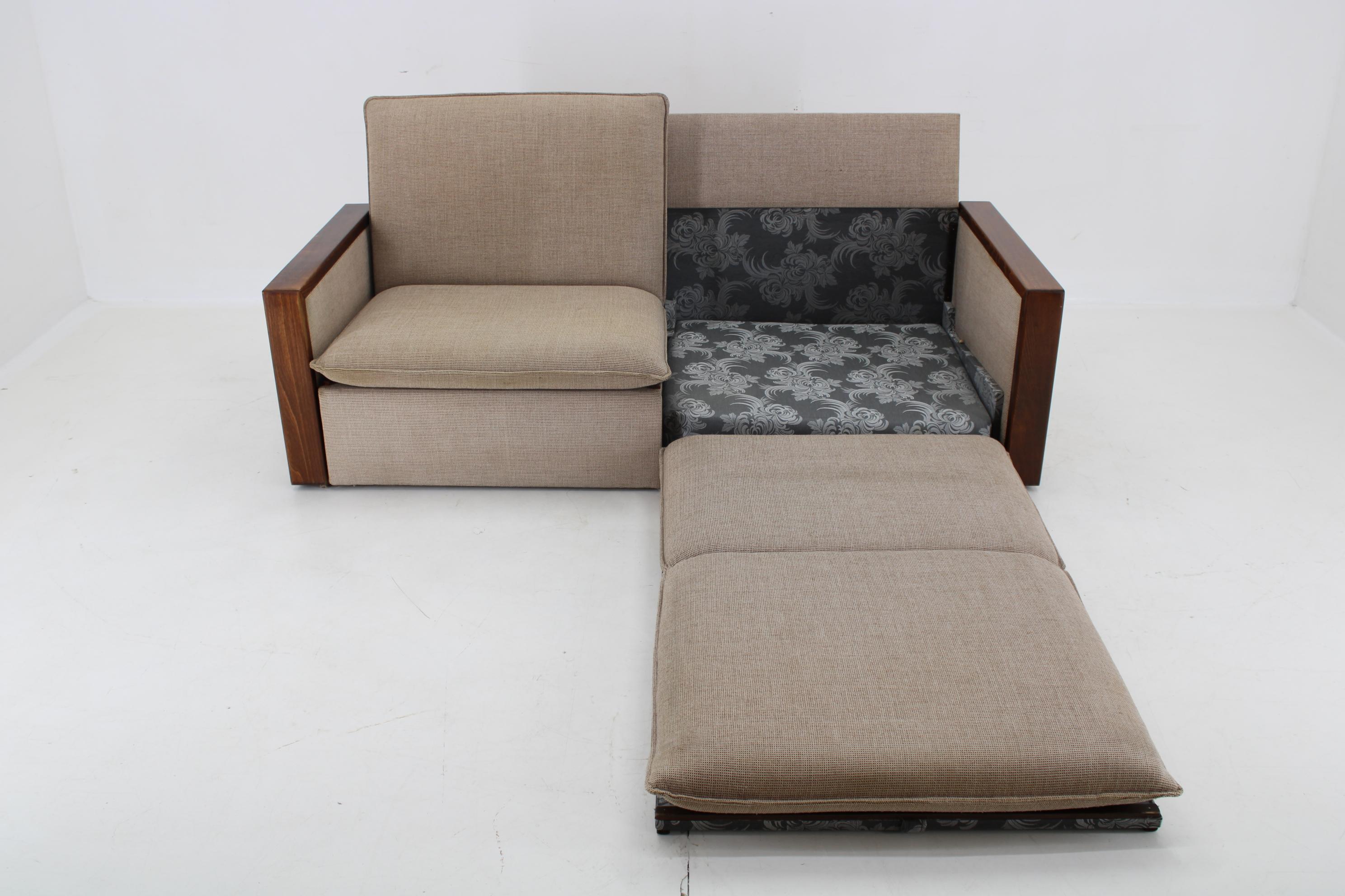 1960er Jahre Miroslav Navrátil Faltbares Schlafsofa, Tschechoslowakei (Moderne der Mitte des Jahrhunderts) im Angebot