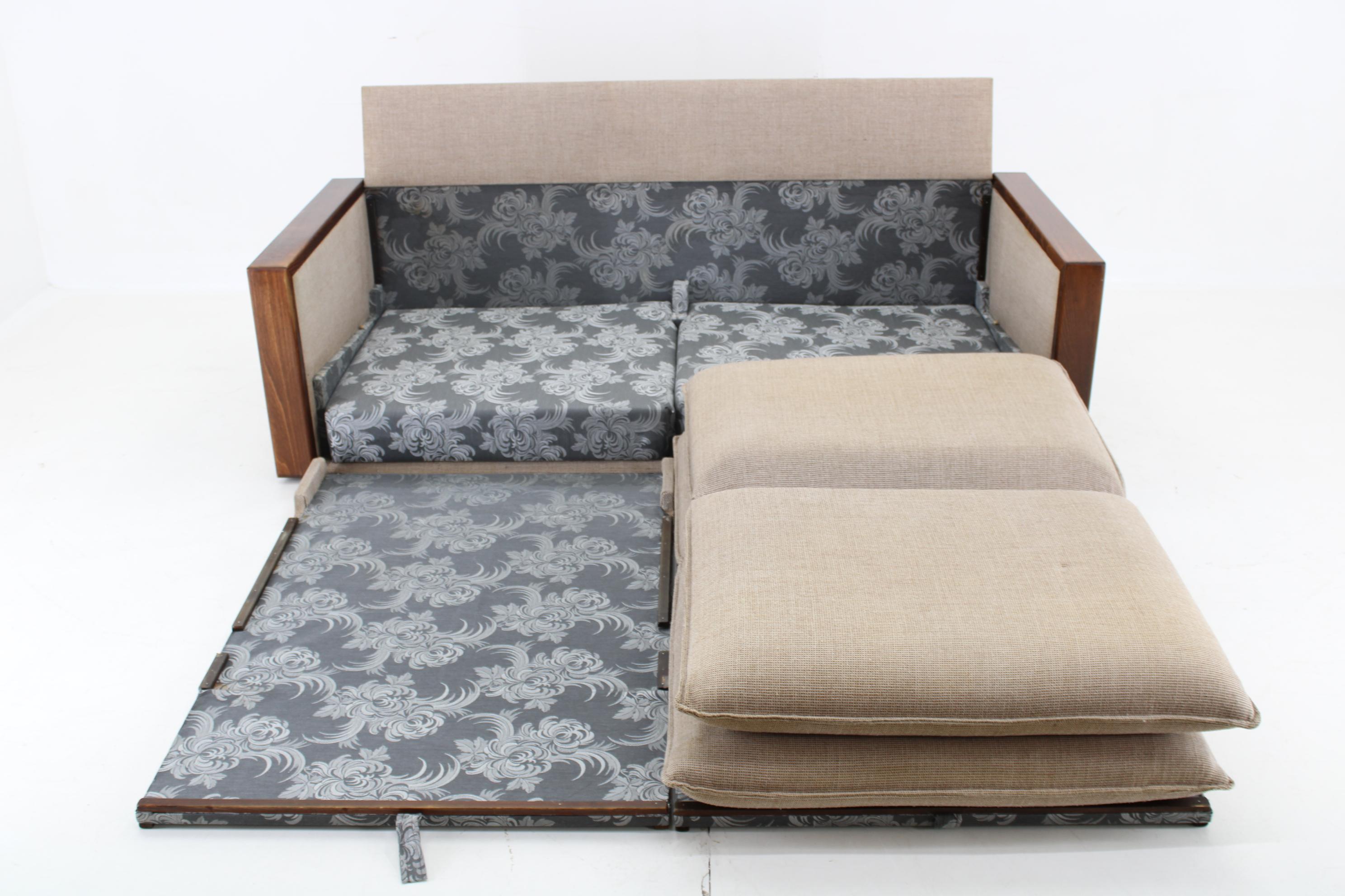 1960er Jahre Miroslav Navrátil Faltbares Schlafsofa, Tschechoslowakei (Tschechisch) im Angebot