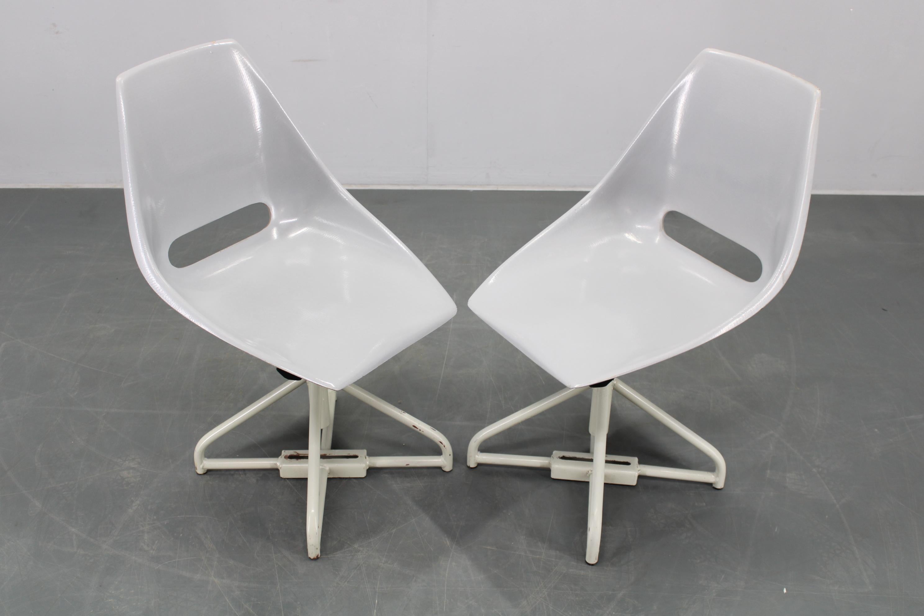 - buen estado original con pequeños signos de uso 
- altura del asiento 36-51 cm