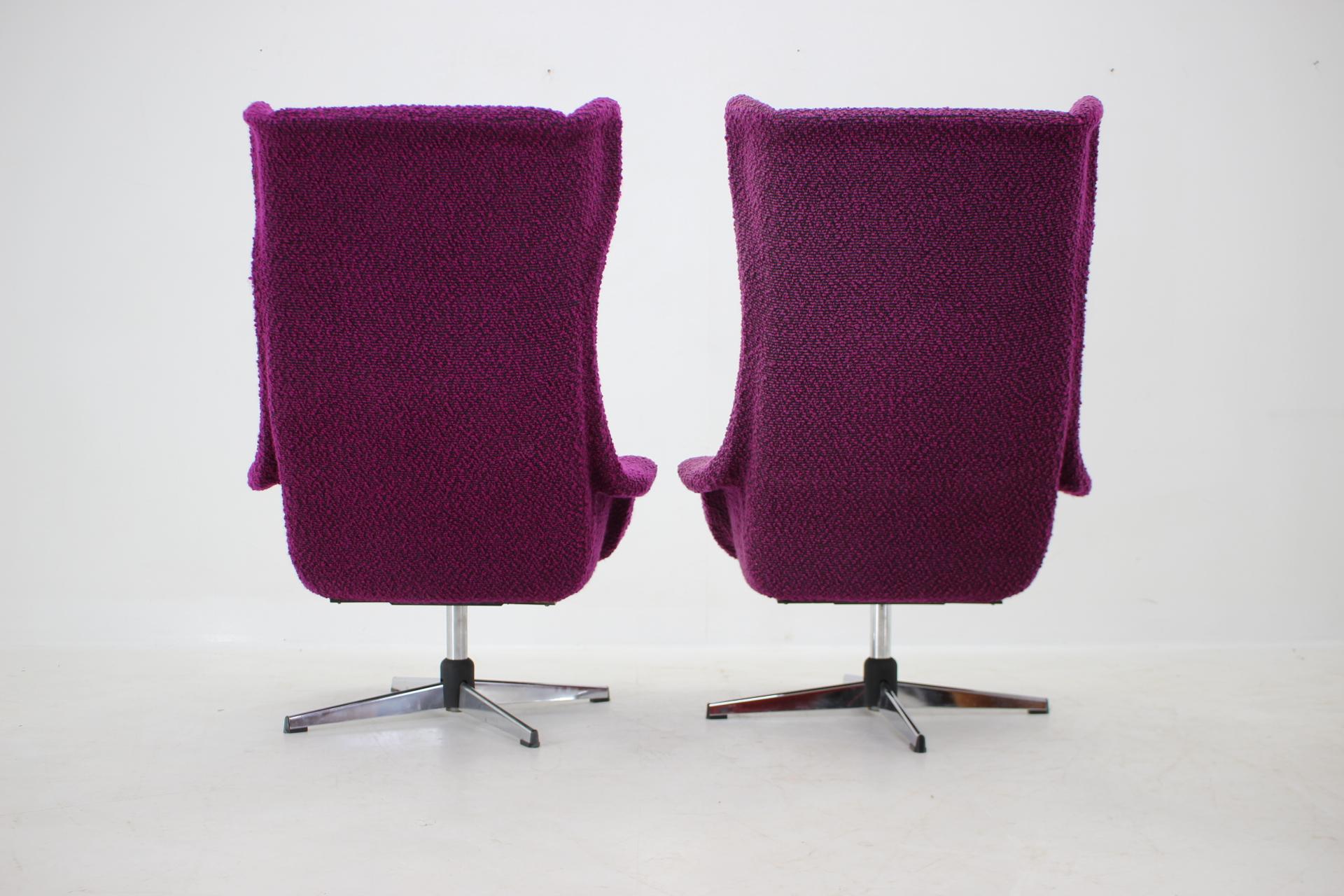 1960s Miroslav Navratil Pair of Swivel Wingback Lounge Chairs For Sale 3