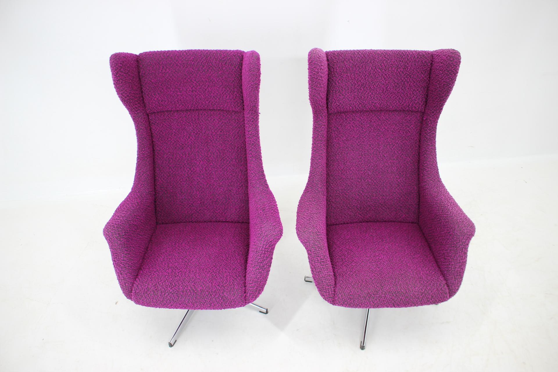 Mid-20th Century 1960s Miroslav Navratil Pair of Swivel Wingback Lounge Chairs For Sale