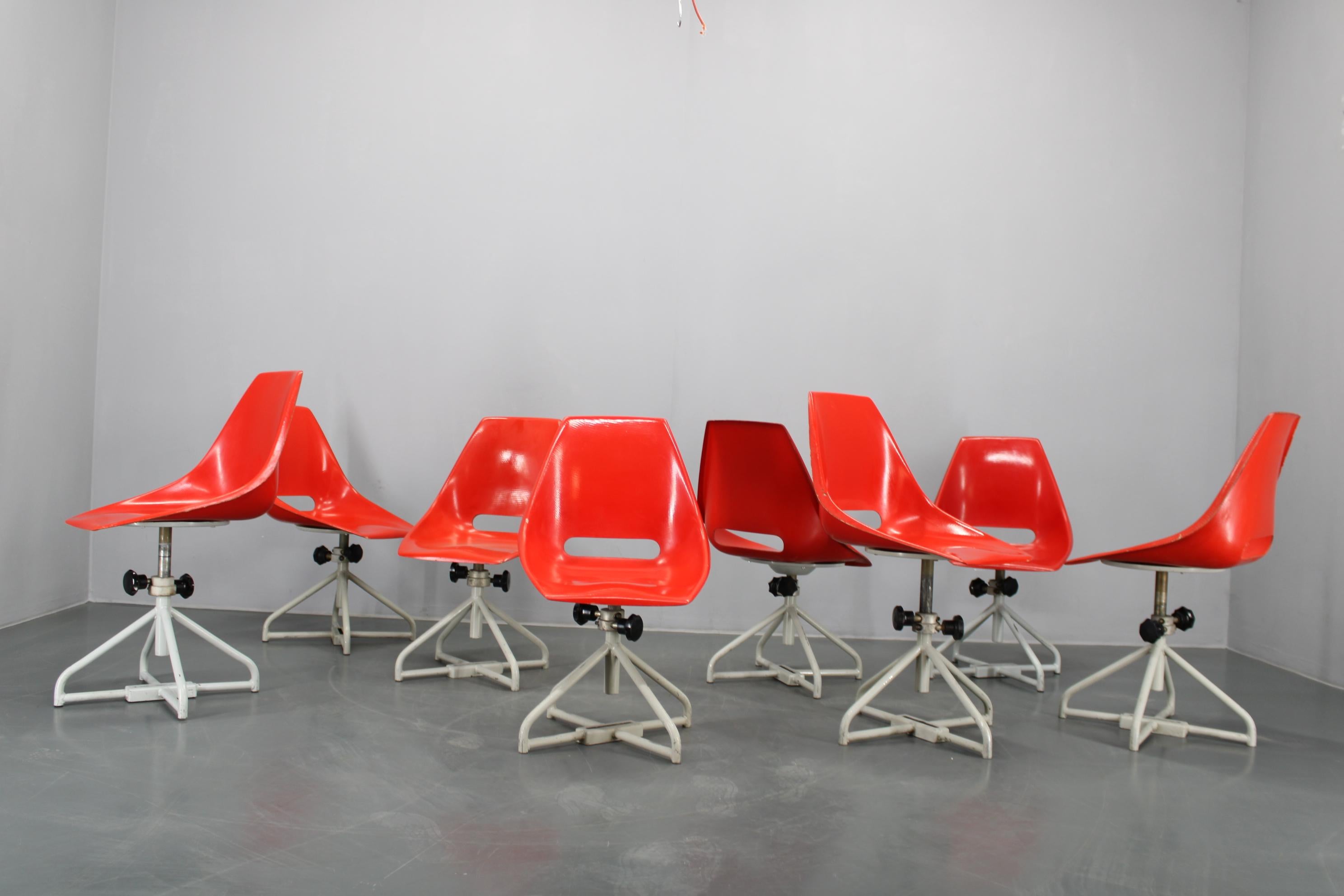 - buen estado original con pequeños signos de uso 
- altura del asiento 36-51 cm