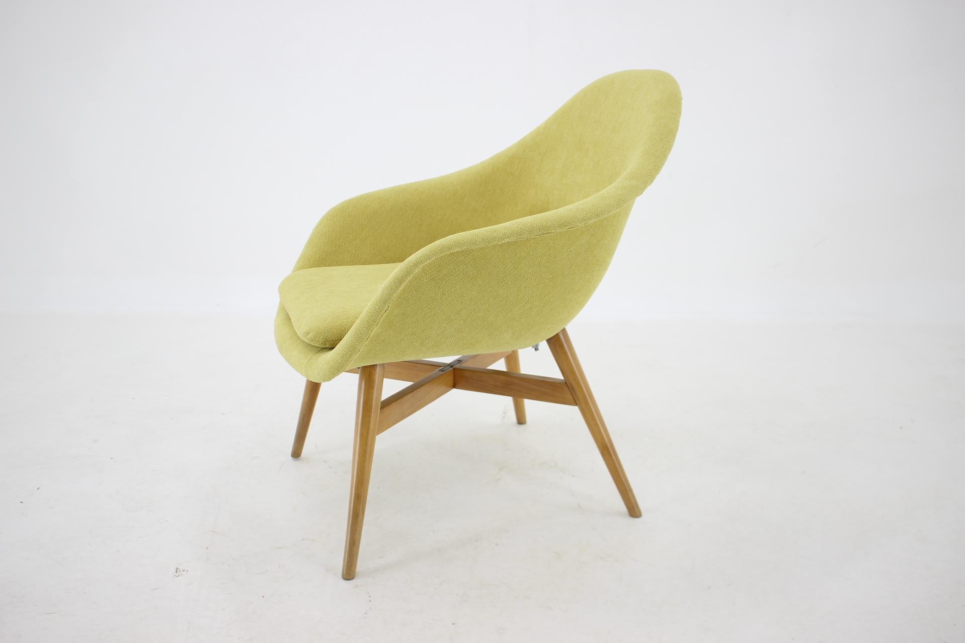 1960s Miroslav Navratil Shell Lounge Chair, Czechoslovakia In Good Condition For Sale In Praha, CZ