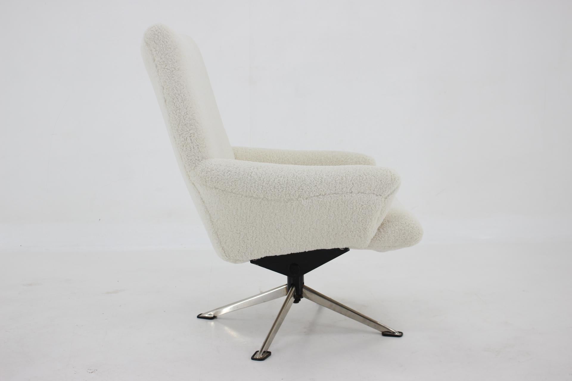- Newly upholstered with quality synthetic fabric imitating sheepskin 
- Swivel base in good/sturdy condition
- Height of seat 37 cm.