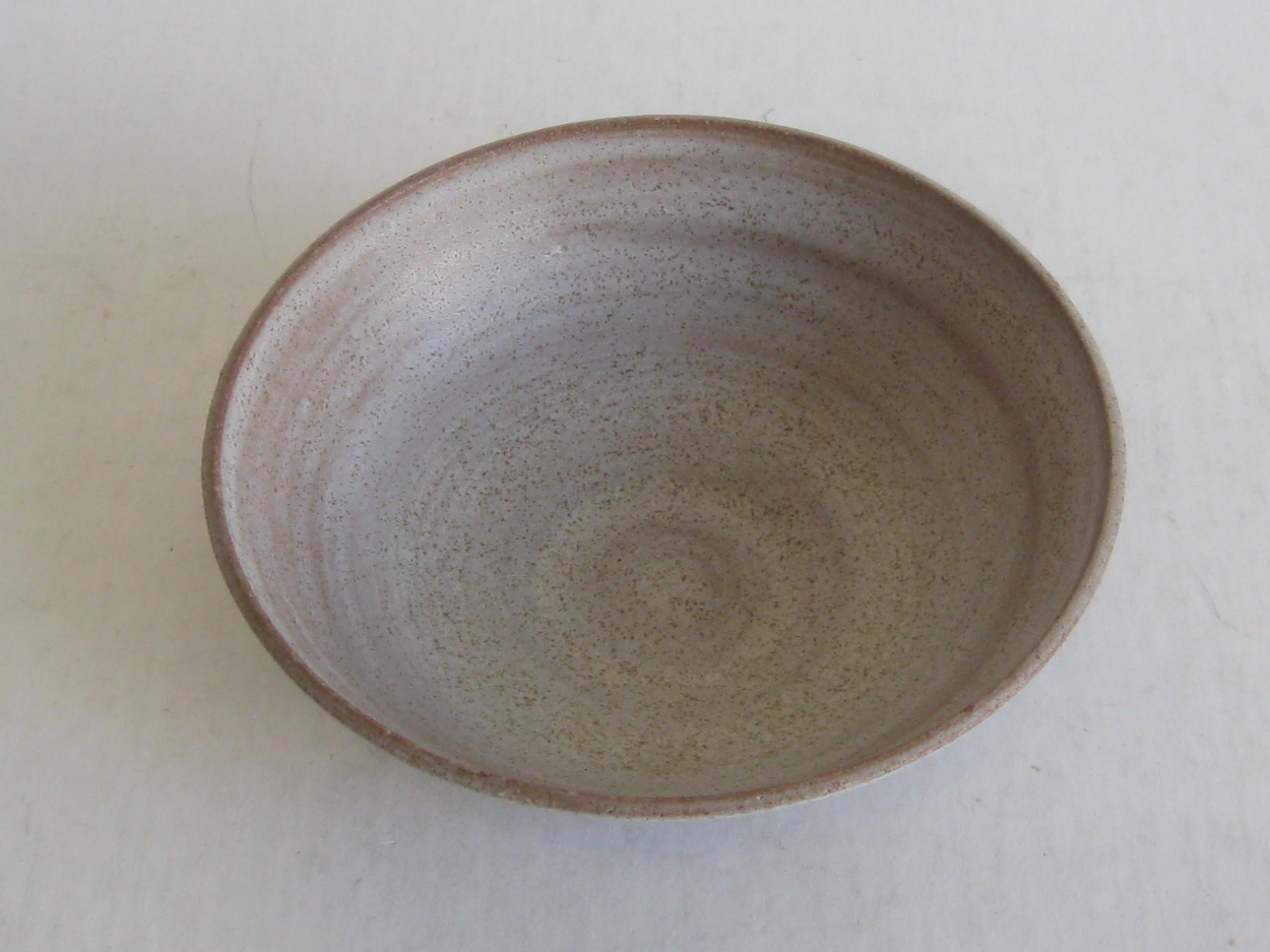Wonderful early studio pottery low bowl by California design artist Mishi Nojima. This is an early piece dating from the 1960s. Signed on the bottom. Great form and made very well. The bowl is thin with a wonderful glaze. In very nice original
