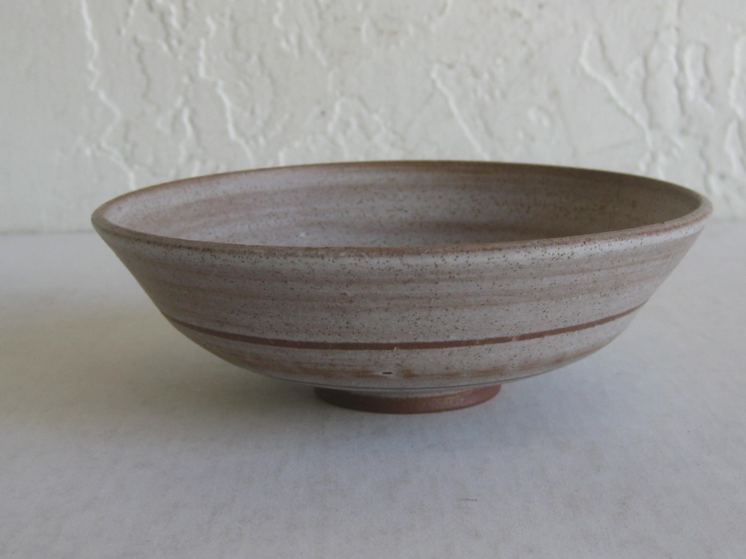 1960s Mishi Nojima California Design Studio Pottery Low Bowl Berkeley Artist In Excellent Condition In San Diego, CA