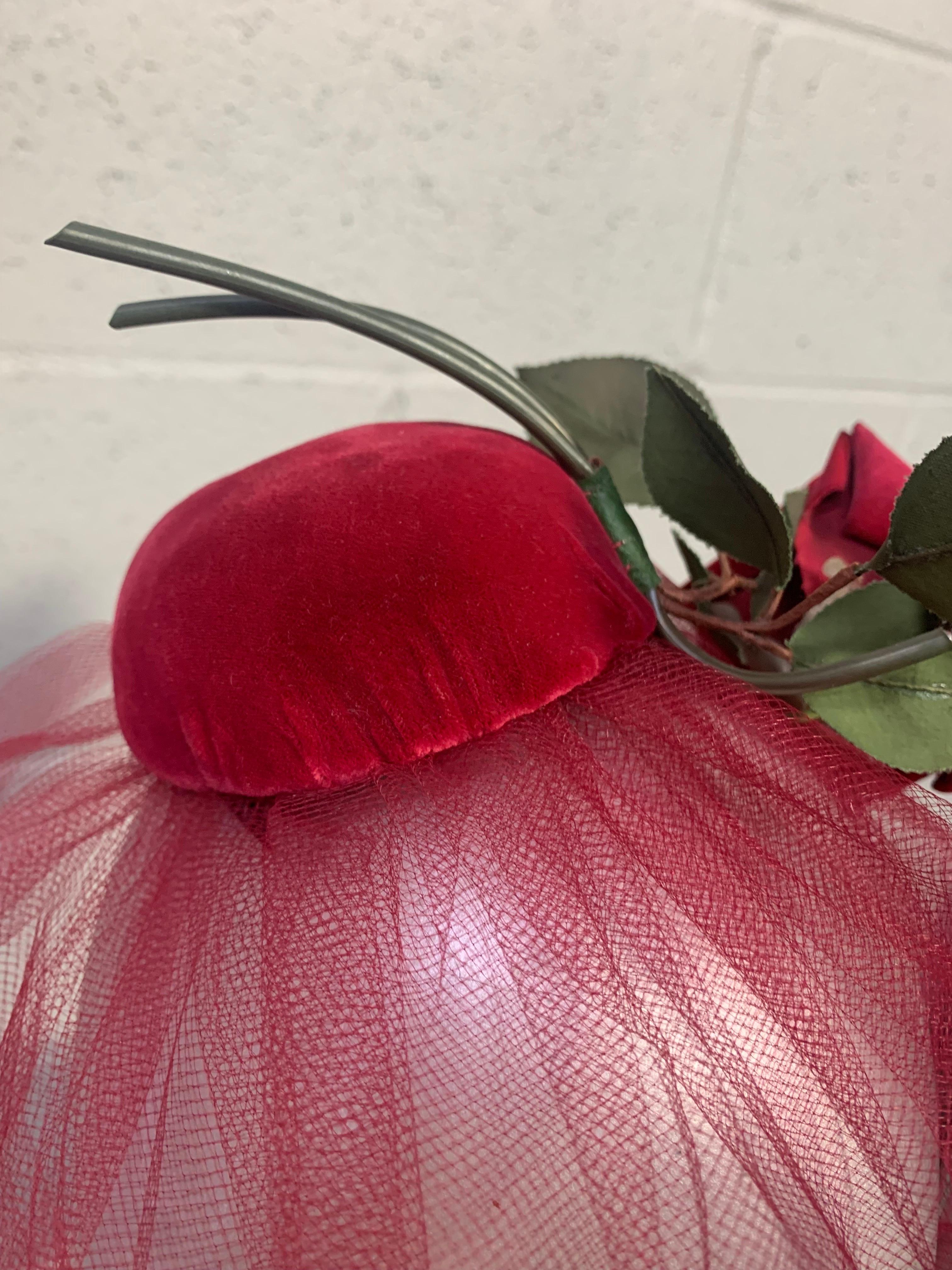 1960s Miss Sally Victor Diminutive Fuchsia Velvet Pillbox Hat w Tulle Veil  In Excellent Condition For Sale In Gresham, OR