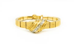 1960s Moba Diamond Florentine Finish Gold Covered Ladies Wristwatch Bracelet