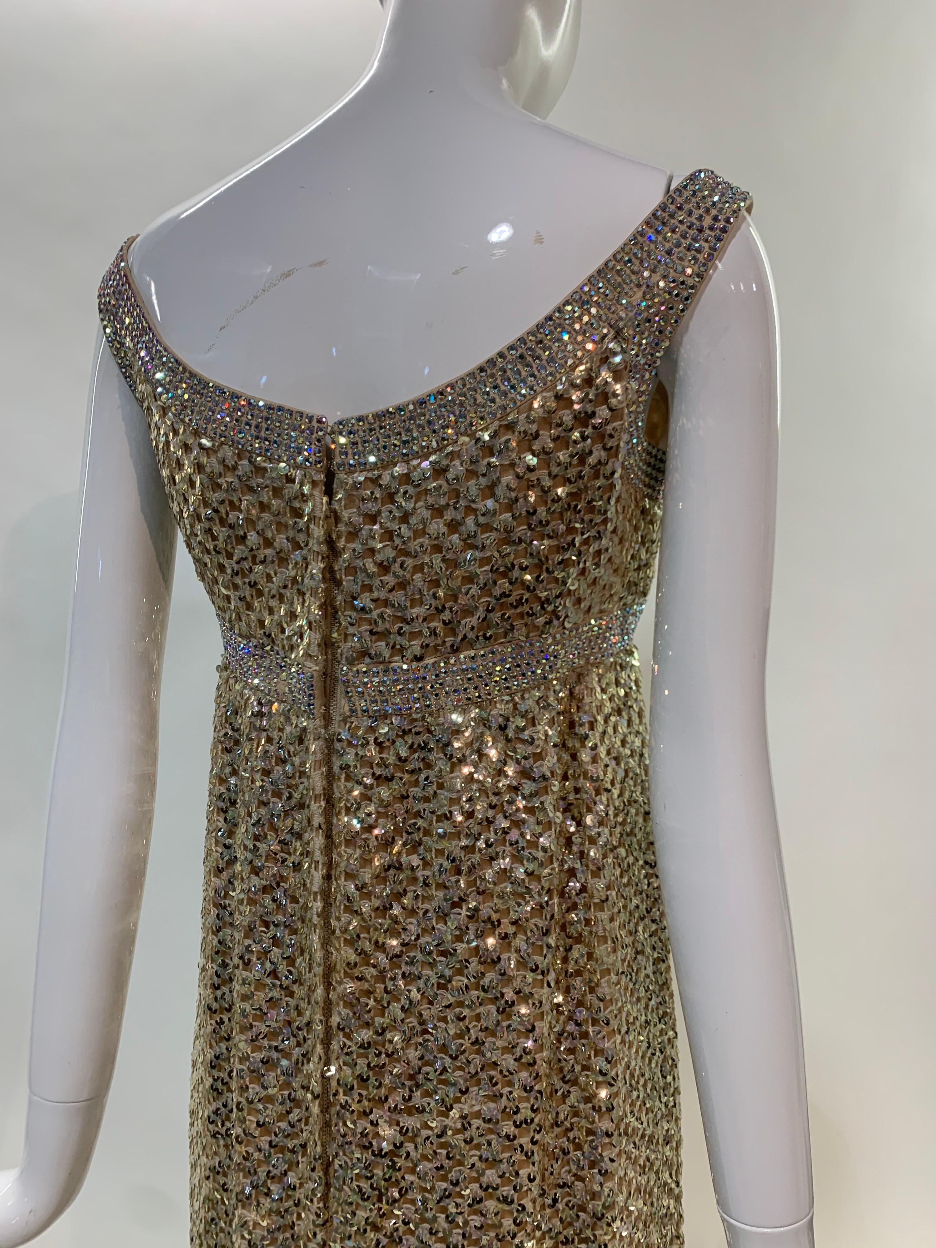 1960er Jahre Mod Empire Taille Kleid in Gold Pailletten Gitter und schillernden Strasssteinen im Angebot 7
