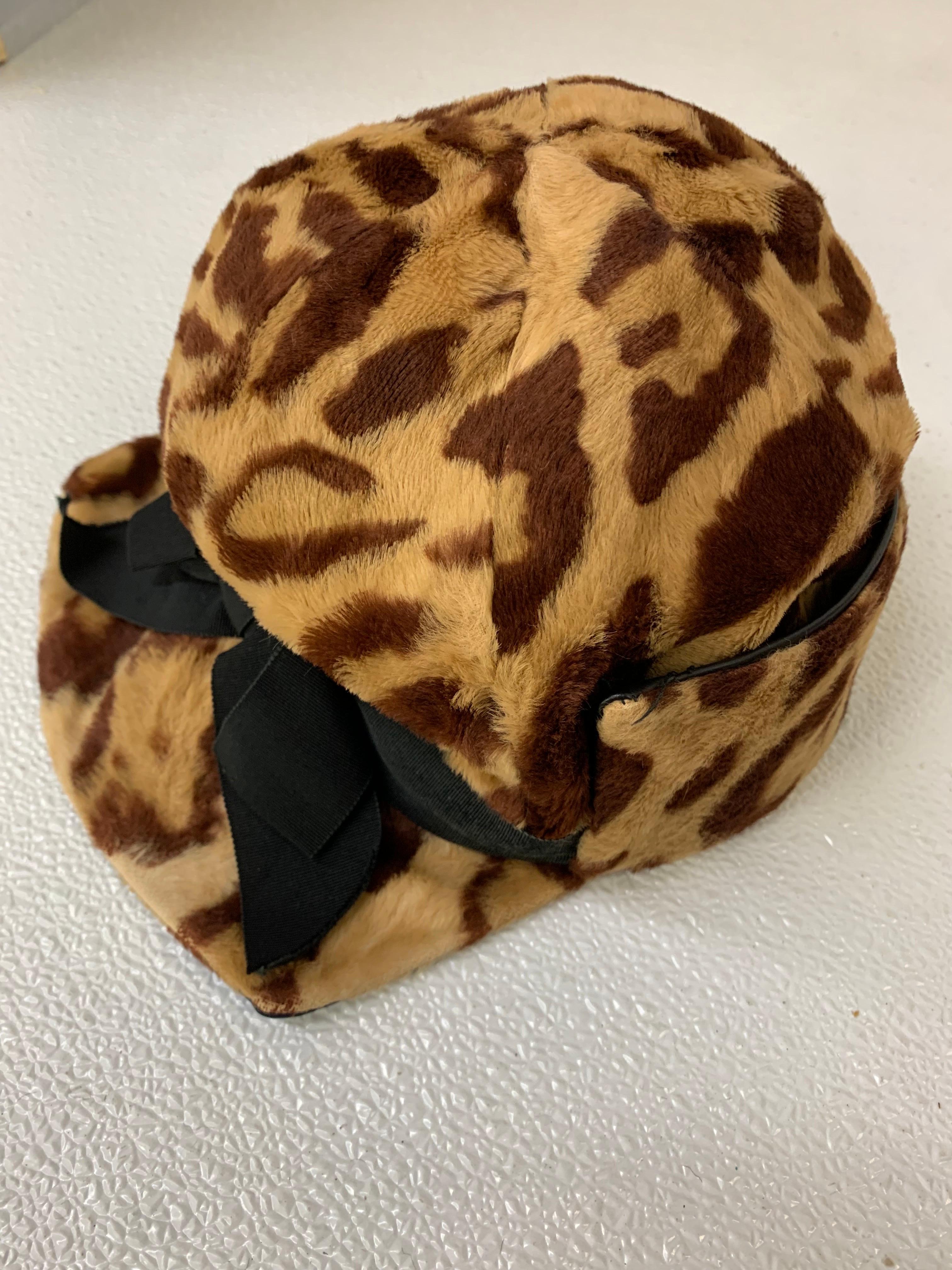 1960s Mod Faux Leopard Billed Cap with Grosgrain Bow & Vinyl Piping Trim For Sale 4