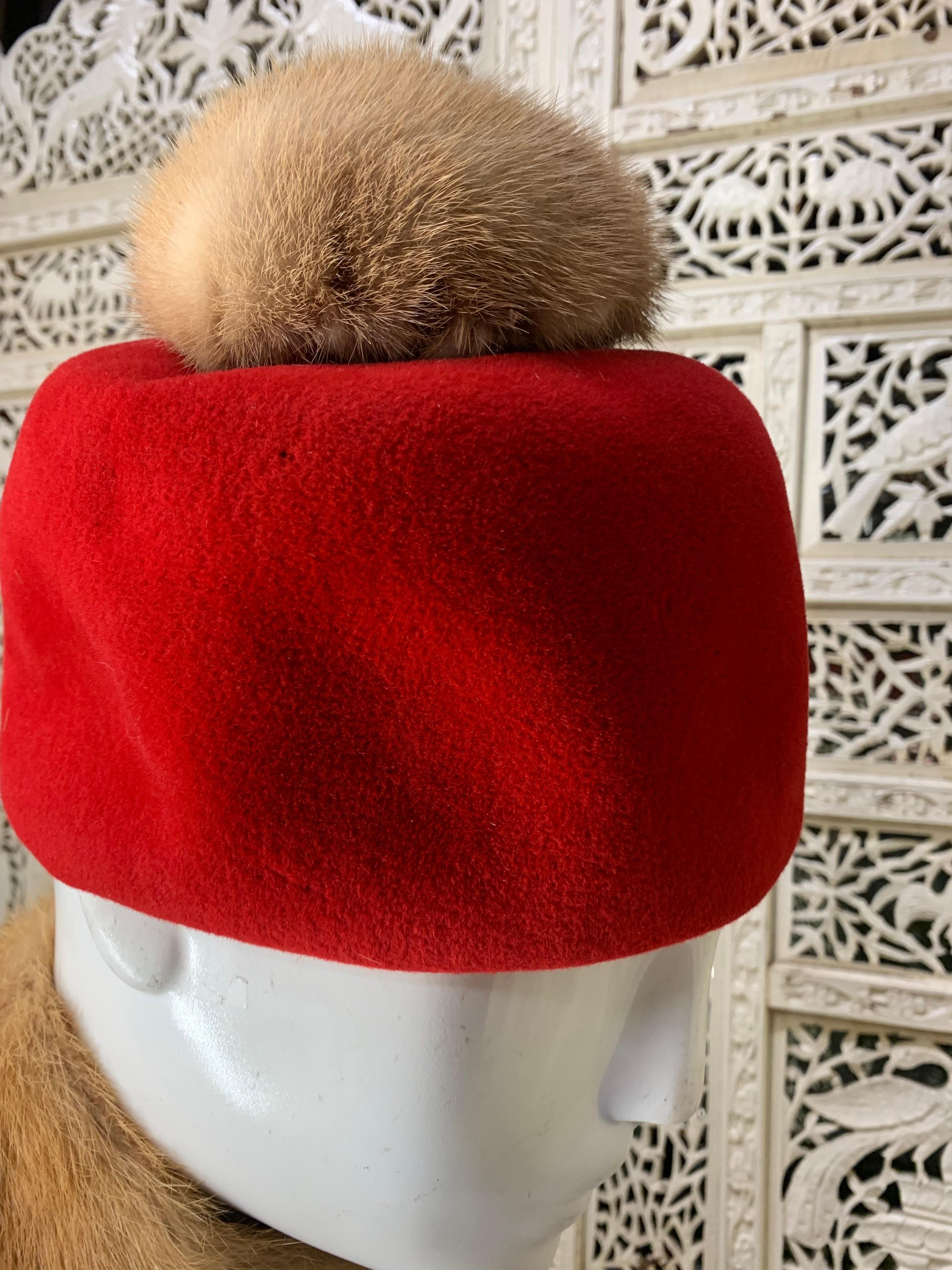 1960s Mod Jan Leslie Red Felt Tall Hat w Fur Pompon & Chanel Mink Scarf Ensemble For Sale 4