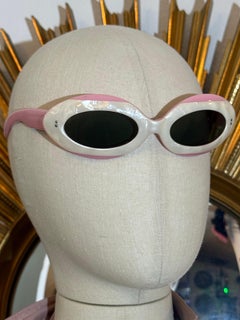 1960s Mod Pink & Faux Mother Of Pearl Oval Shaped Sunglasses w Green Lenses