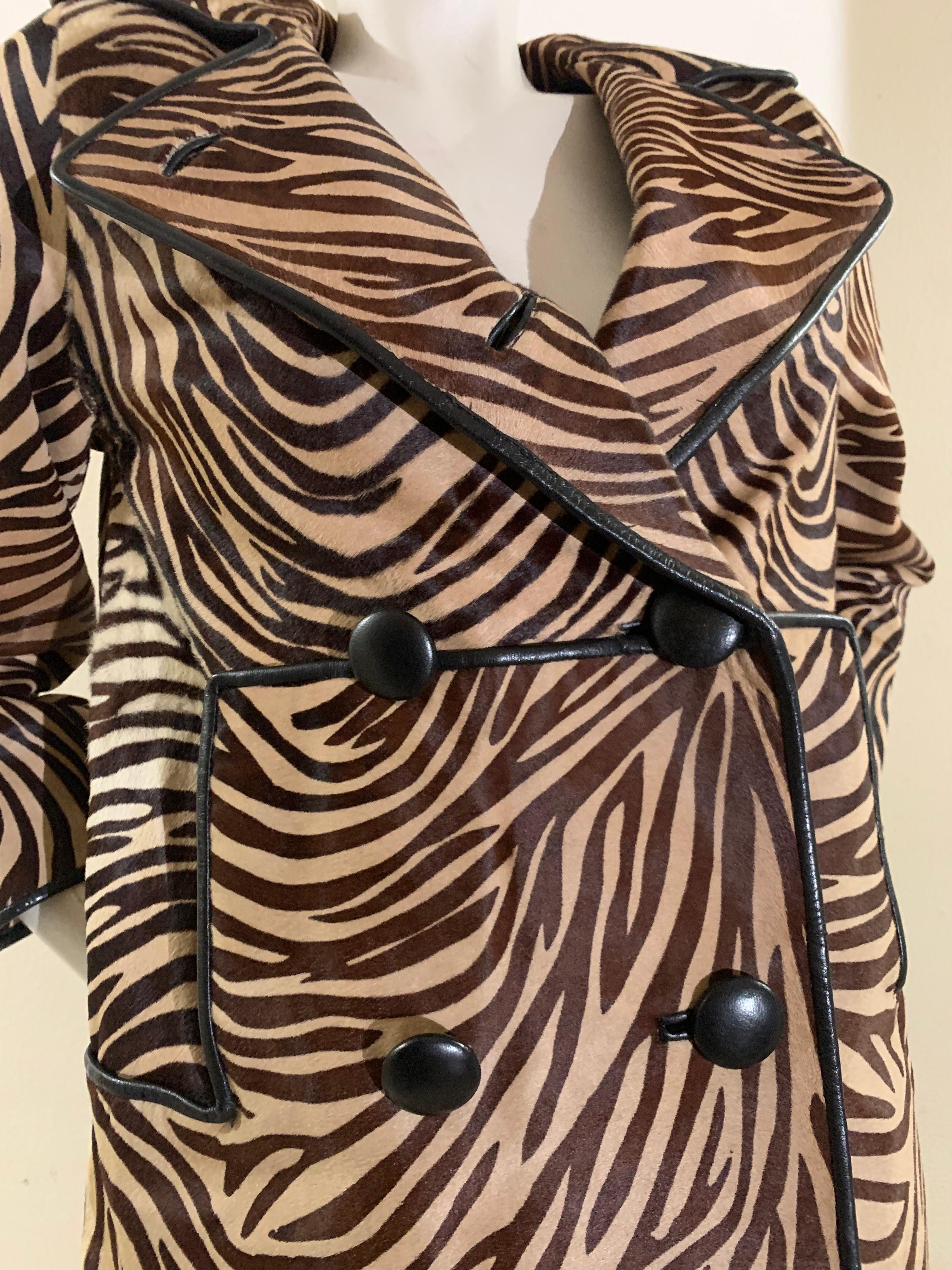 Cappotto doppiopetto in pelle di vitello tigrata e stencil degli anni '60 con tasche laterali in vendita 7