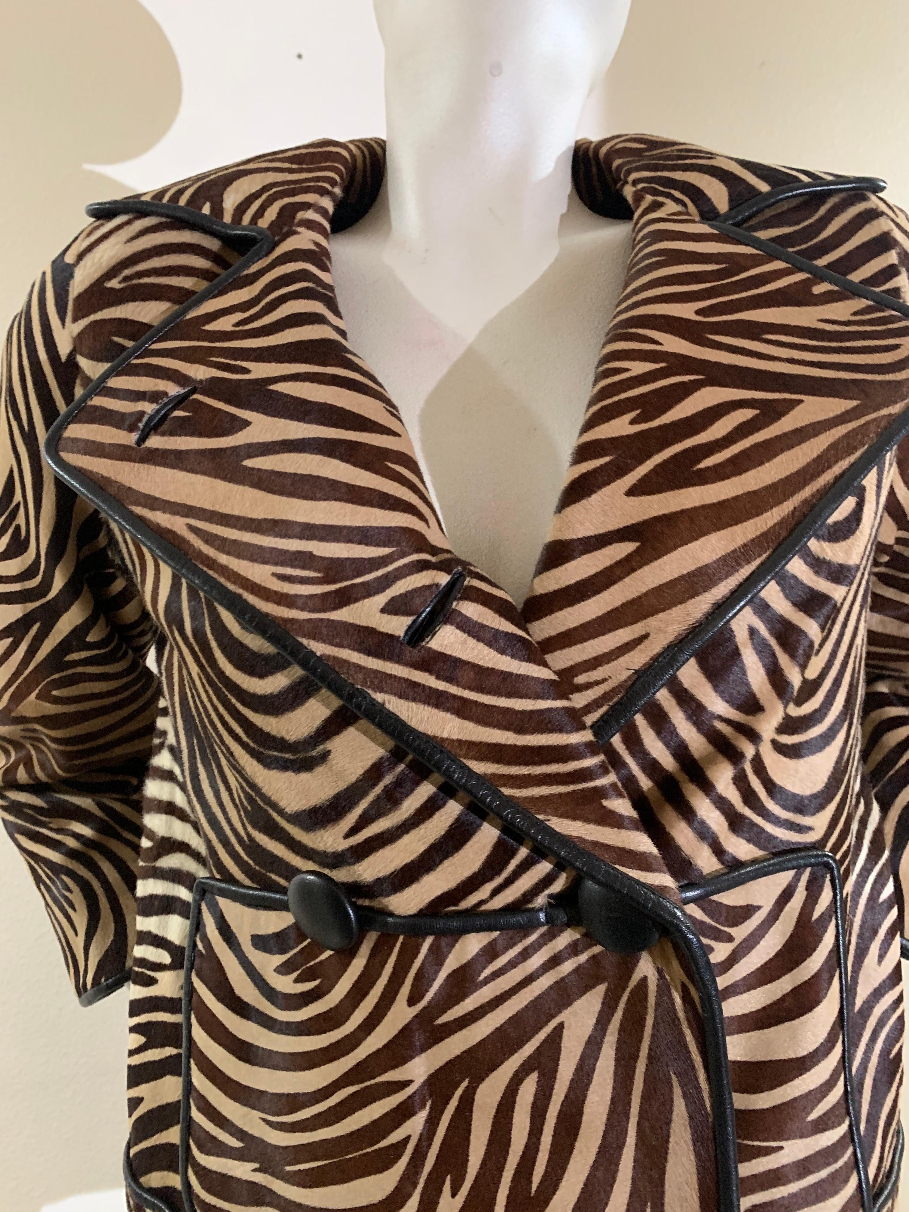 Cappotto doppiopetto in pelle di vitello tigrata e stencil degli anni '60 con tasche laterali in vendita 10