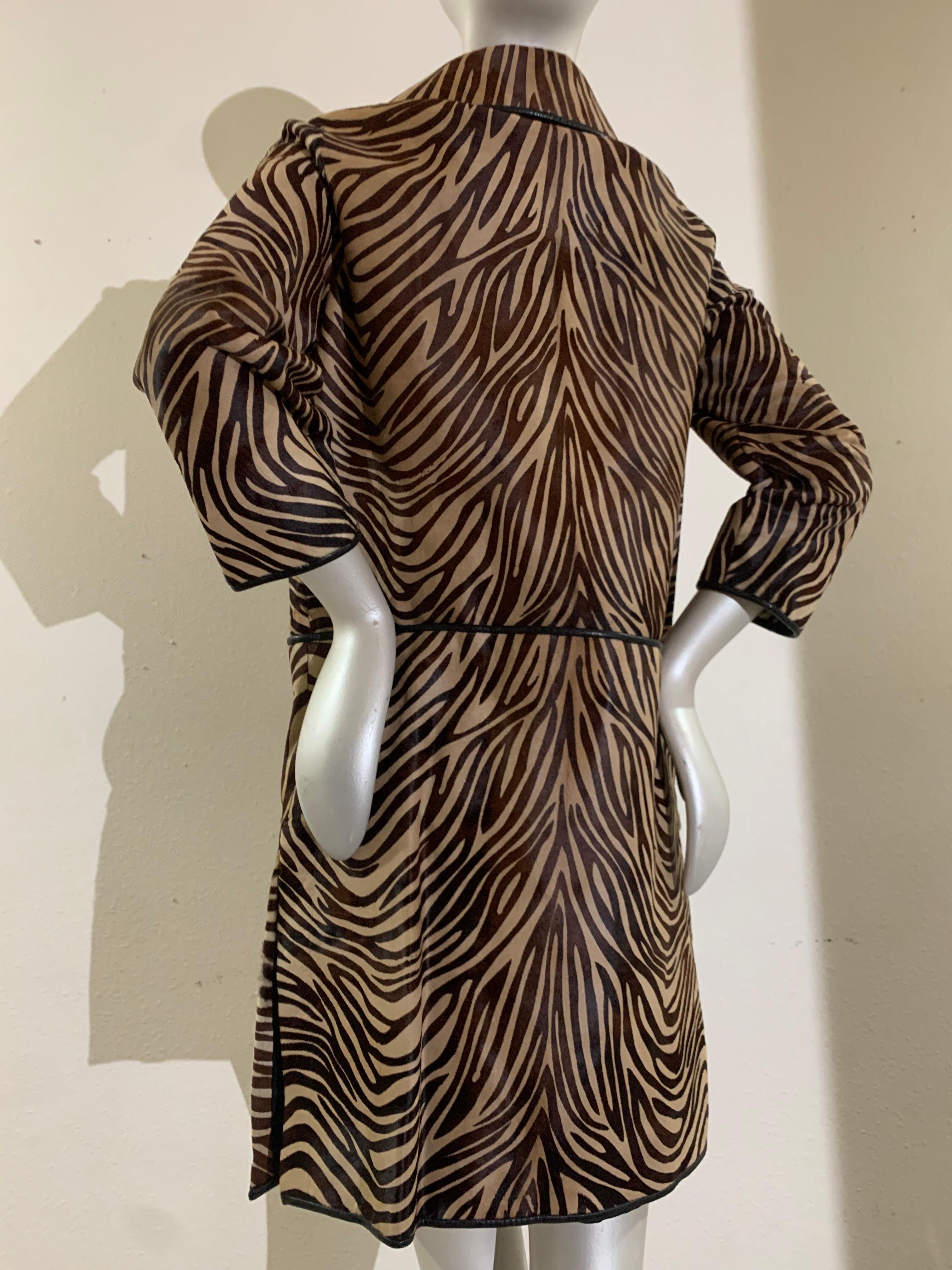 Cappotto doppiopetto in pelle di vitello tigrata e stencil degli anni '60 con tasche laterali in vendita 2