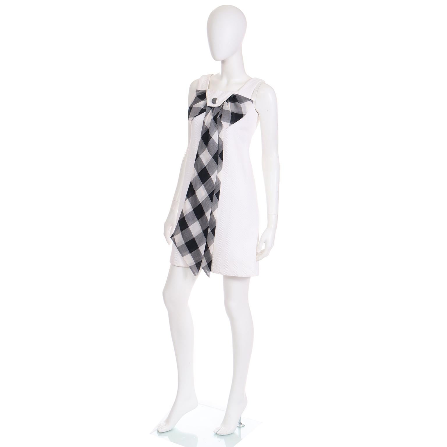 Women's 1960s Mod Vintage White Cotton Pique Dress w Black & White Checked Bow