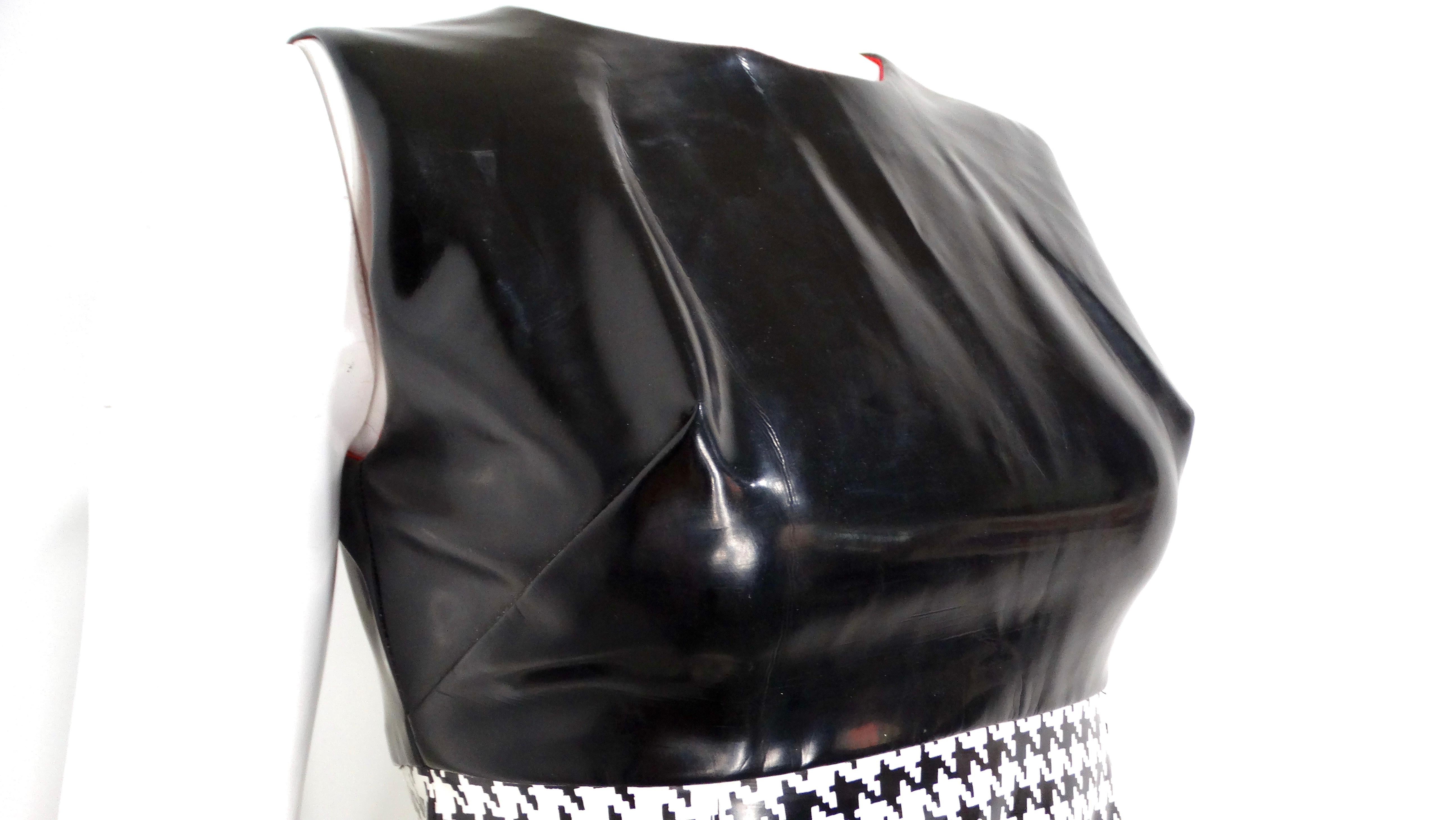 1960er Jahre Mod Vinyl Schwarz-Maxikleid ohne Ärmel in Schwarz & Weiß mit Hahnentrittmuster im Angebot 3