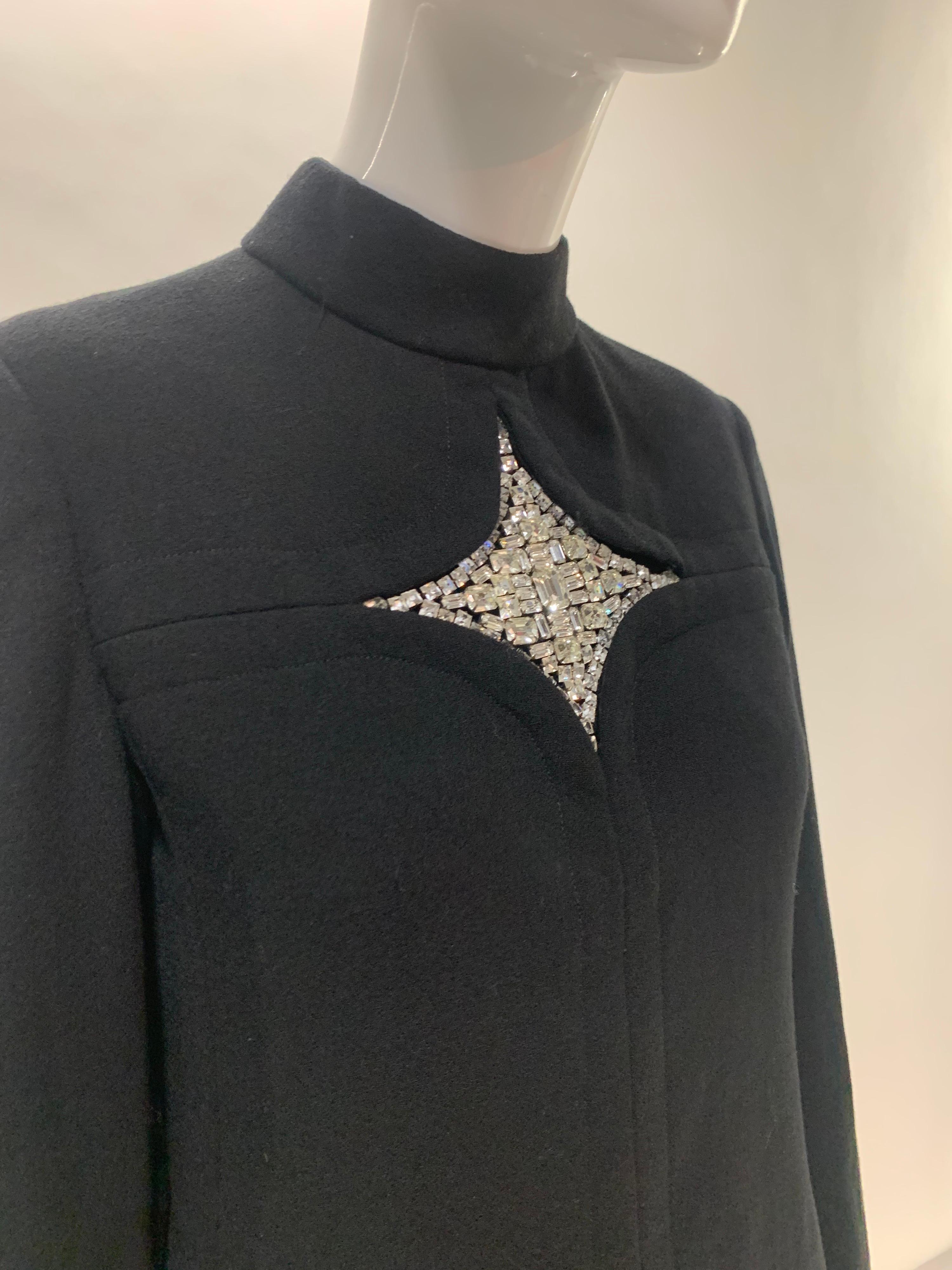 1960s Mod Wool Crepe Tailored Cocktail Dress w/ Rhinestone Star Inset at Center In Excellent Condition For Sale In Gresham, OR