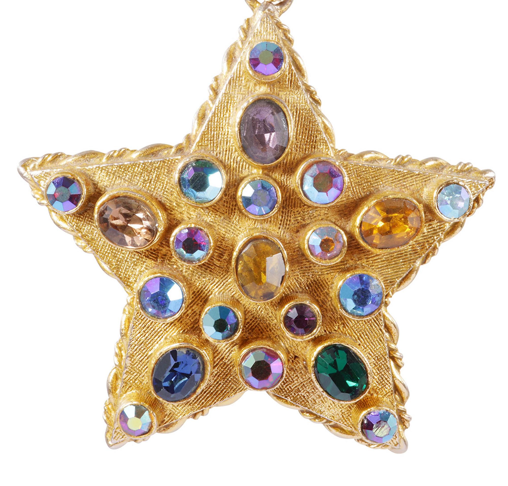 This delightful 1960s star pendant is from popular American jewellery manufacturer ART who produced high quality costume jewellery from the late 1940s through to the 70s. The pendant measures 2.5 inches in diameter and glitters with bezel set round