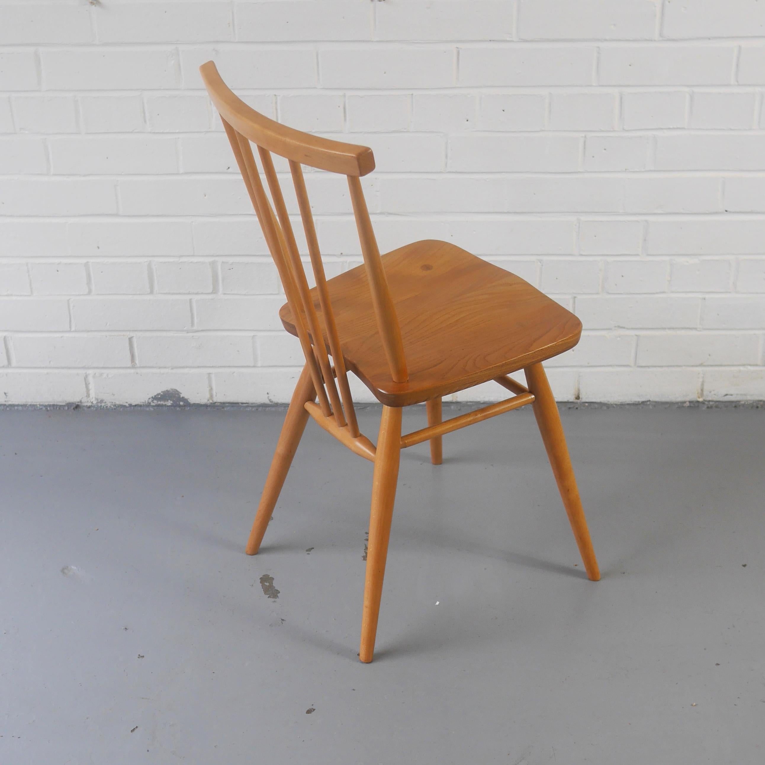 1960s Model 391 Windsor Chair by Ercol in Solid Elm and Beech In Good Condition For Sale In Derby, Derbyshire