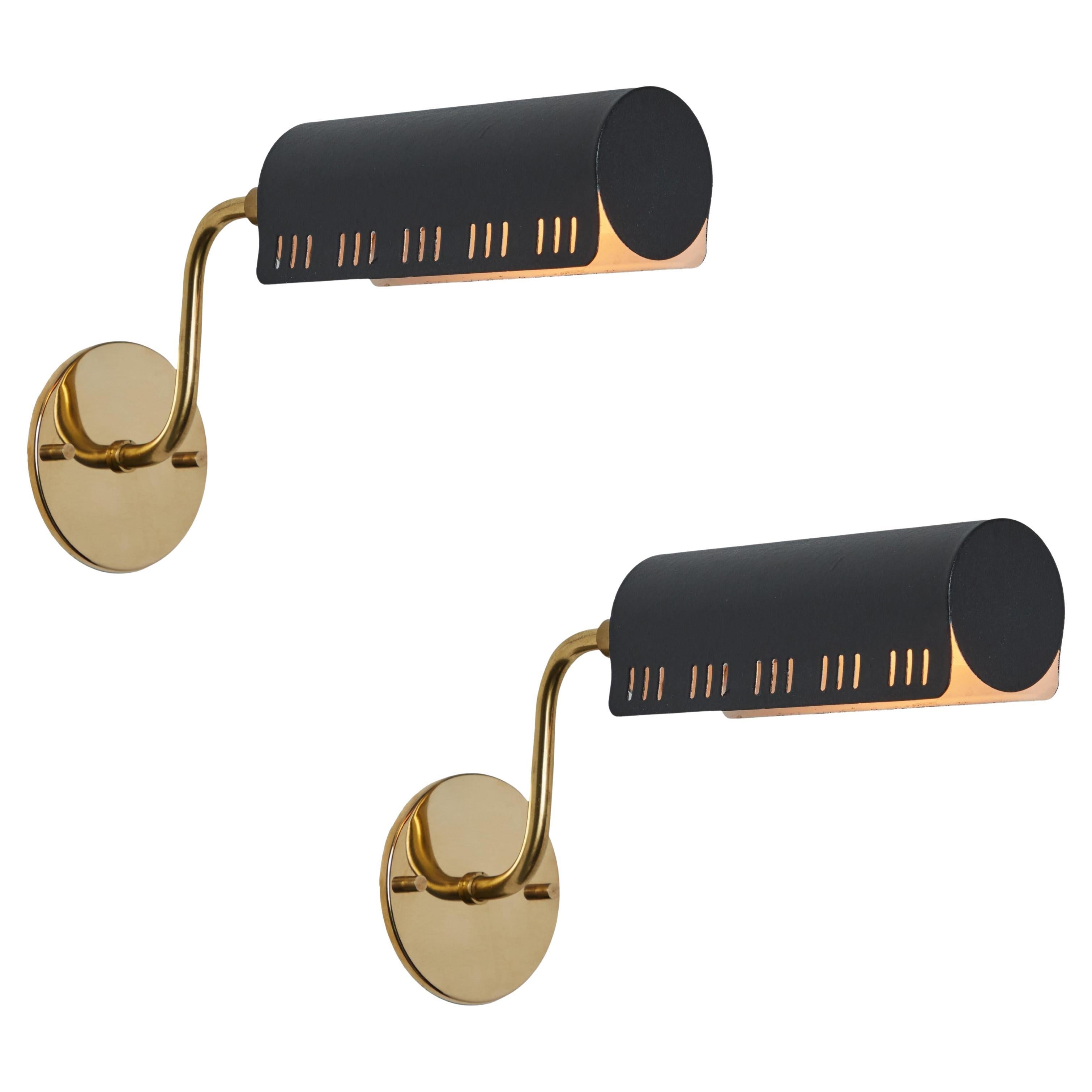 Lampada da parete in metallo nero e ottone per Falkenbergs Belysning, modello #8260 degli anni 
60