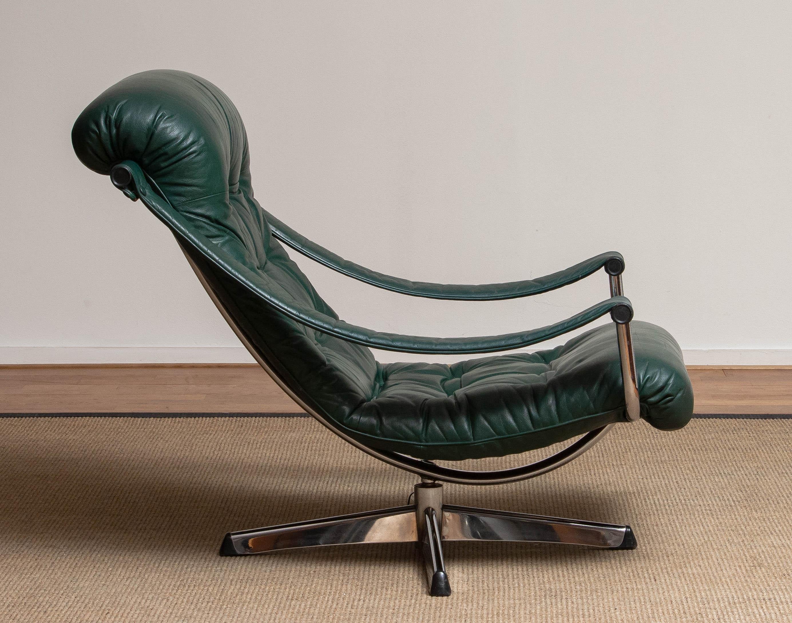 Scandinavian Modern 1960s Modern Design Oxford Green Leather and Chrome Swivel Chair by Göte Mobler