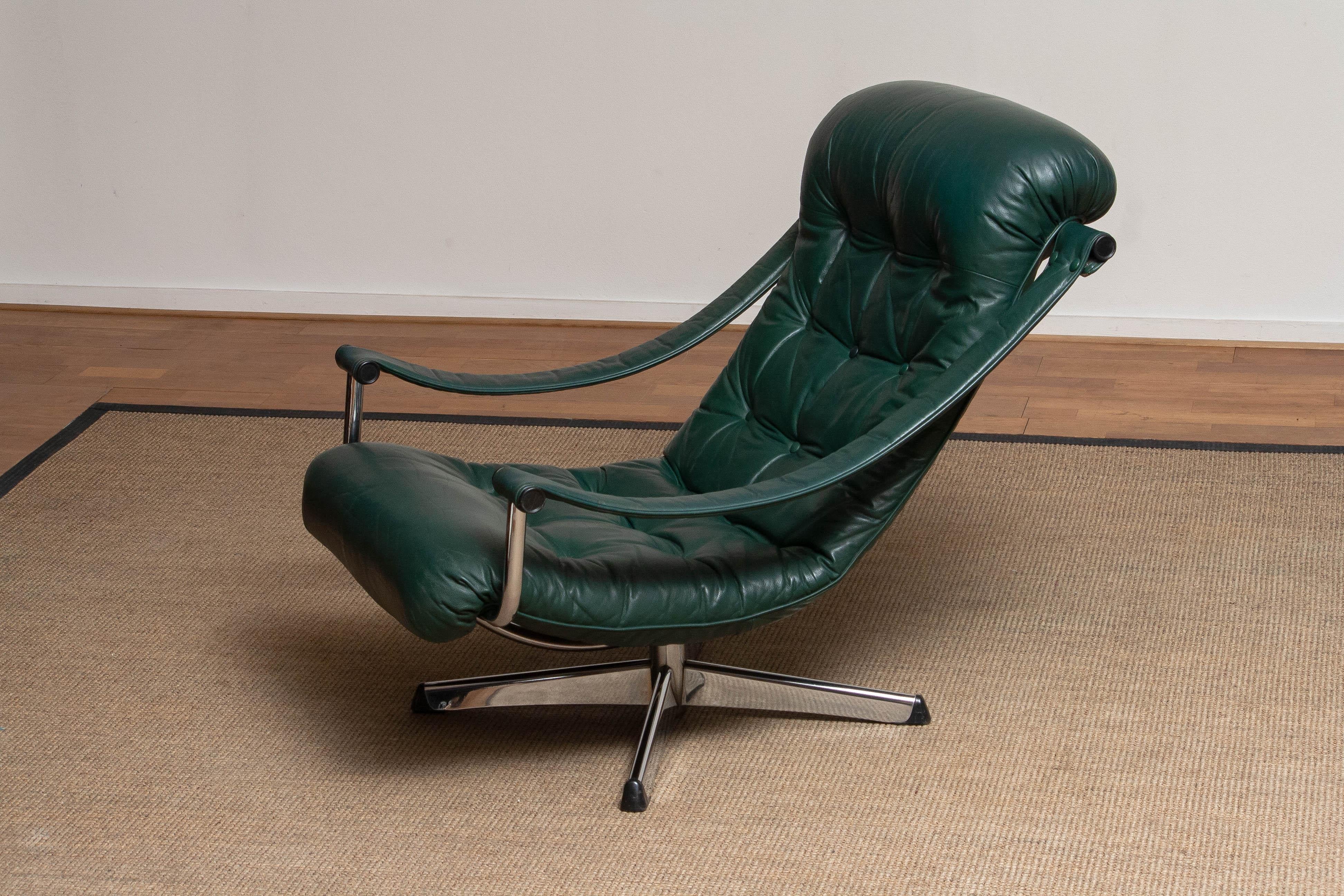 1960s Modern Design Oxford Green Leather and Chrome Swivel Chair by Göte Mobler In Good Condition In Silvolde, Gelderland