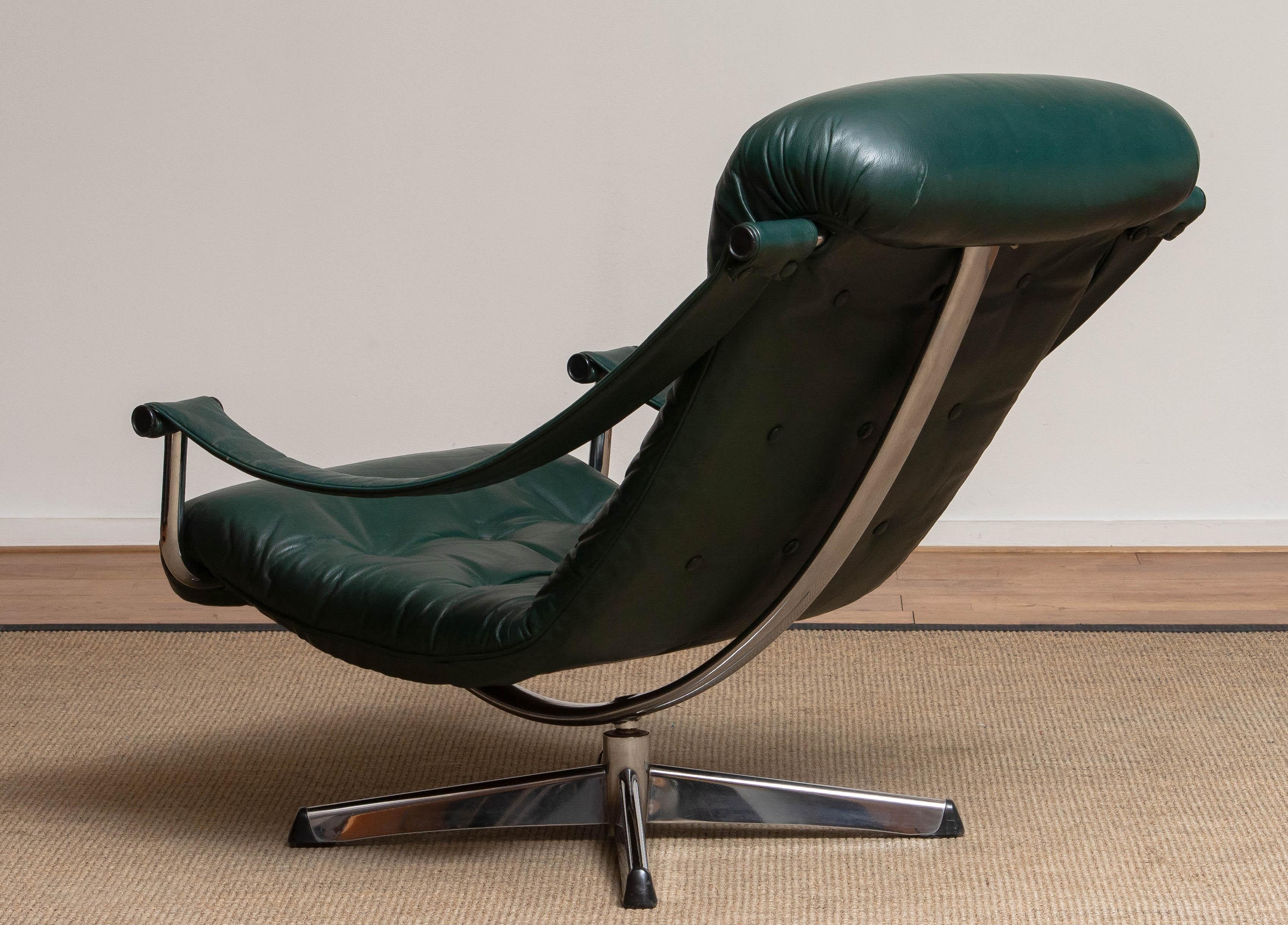 Mid-20th Century 1960s Modern Design Oxford Green Leather and Chrome Swivel Chair by Göte Mobler