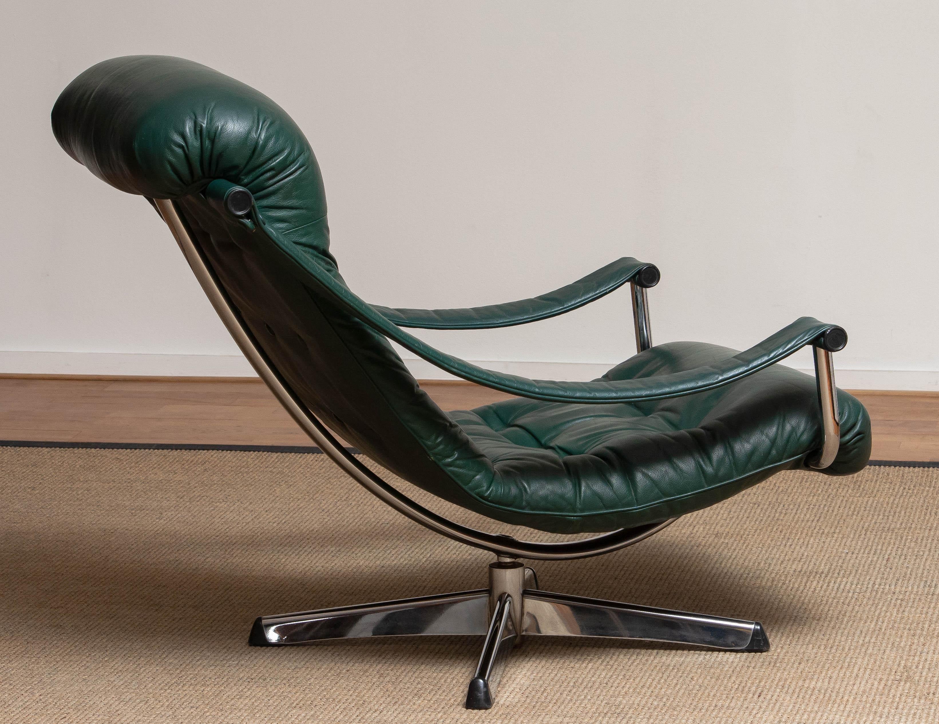 1960s Modern Design Oxford Green Leather and Chrome Swivel Chair by Göte Mobler 1