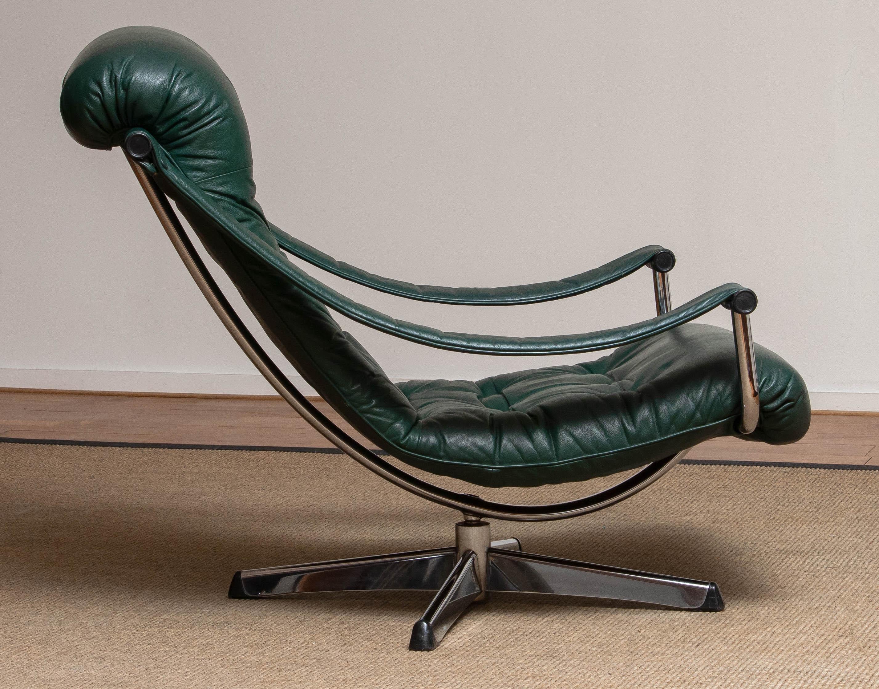 1960s Modern Design Oxford Green Leather and Chrome Swivel Chair by Göte Mobler 3