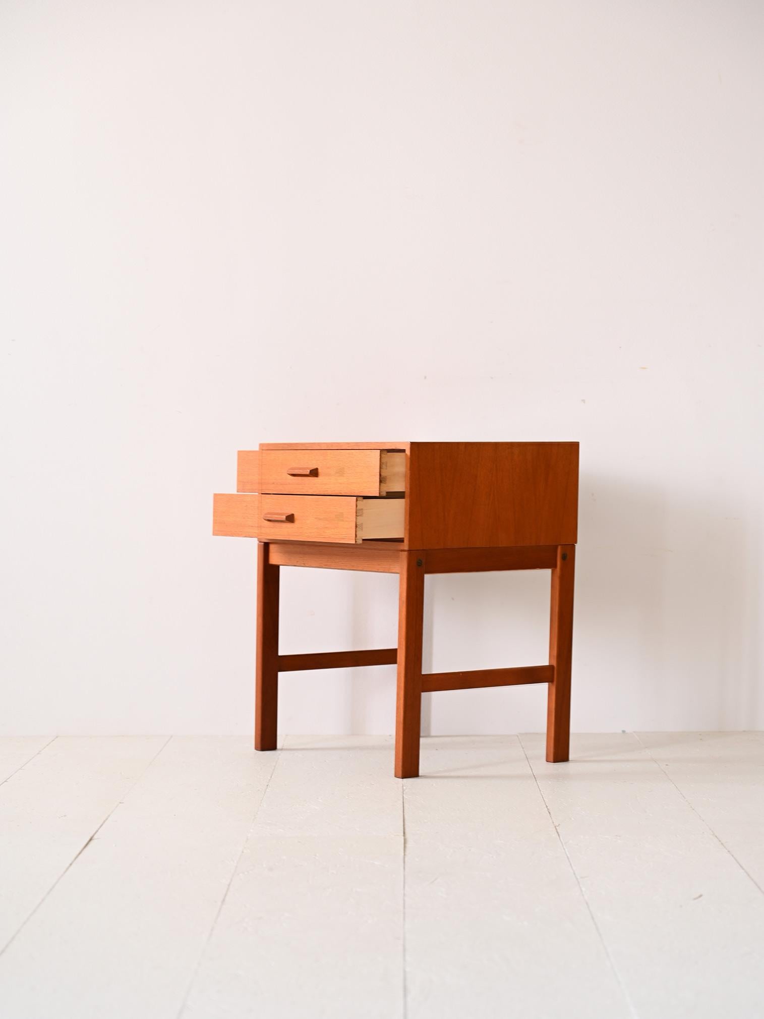 1960s modern antique nightstand with two drawers In Good Condition In Brescia, IT