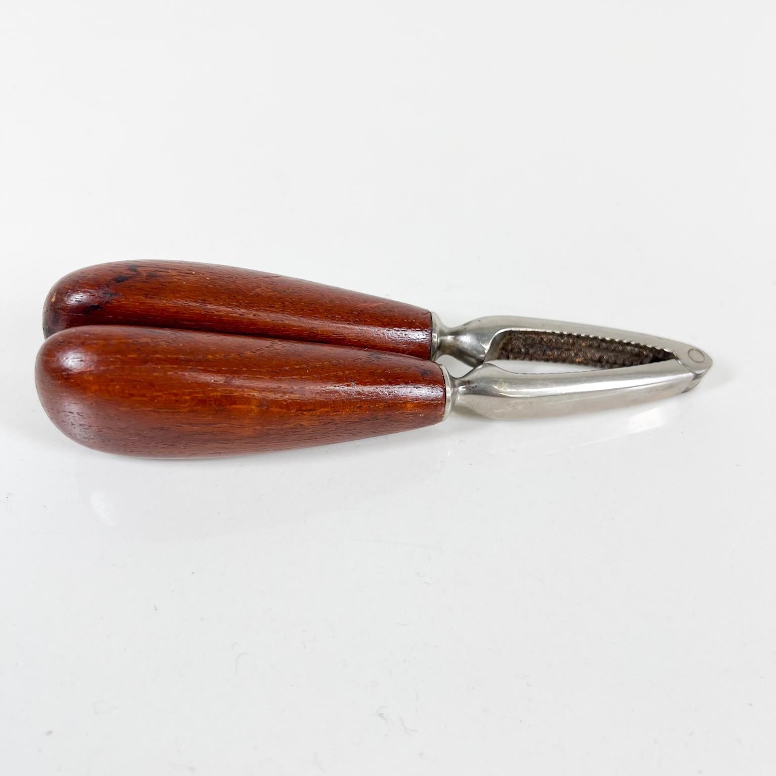 1960s Modern Bar Tool Nutcracker Fat Teak Wood Handle In Good Condition For Sale In Chula Vista, CA