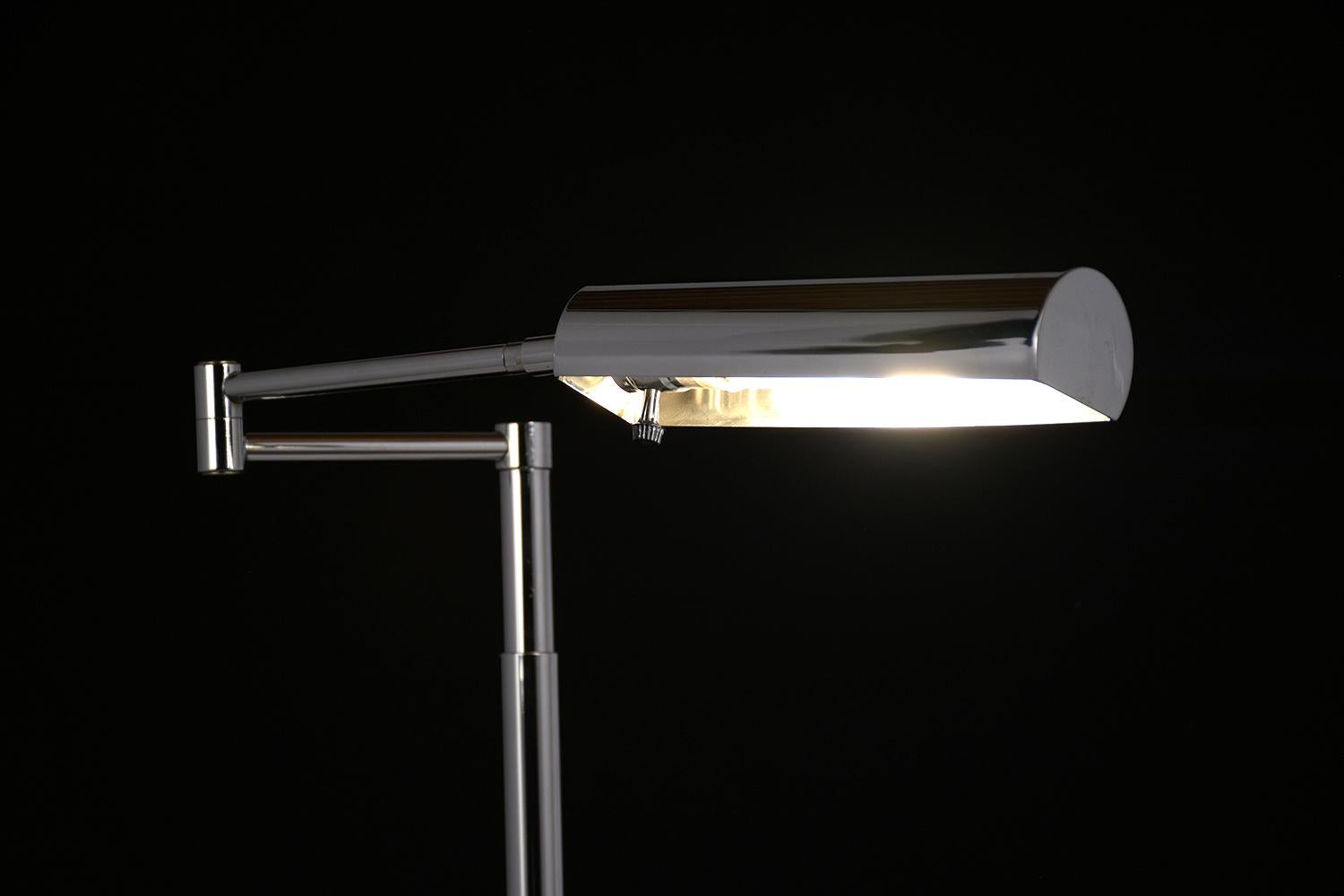 1960's Modern Chrome Verstellbare Stehlampe (Moderne der Mitte des Jahrhunderts)